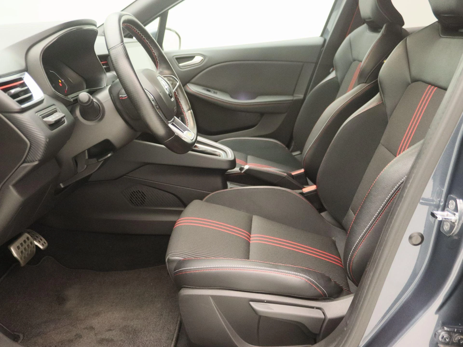 Renault-Clio-image-11