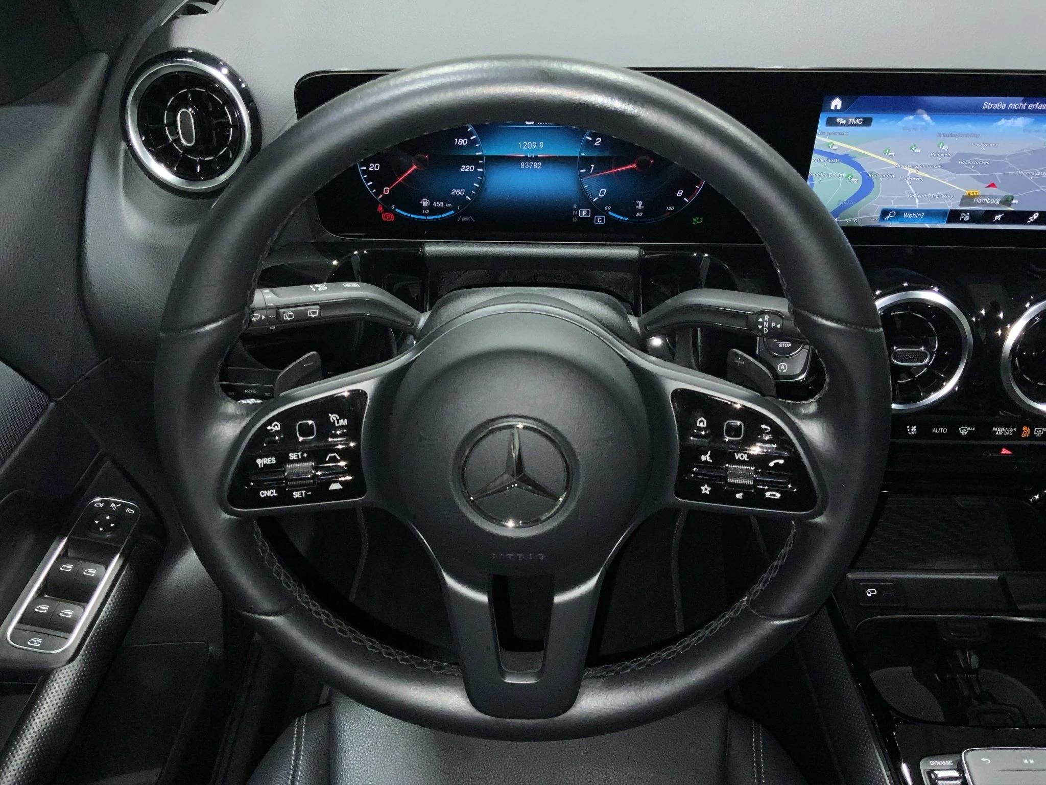 Mercedes-Benz-GLA-image-12