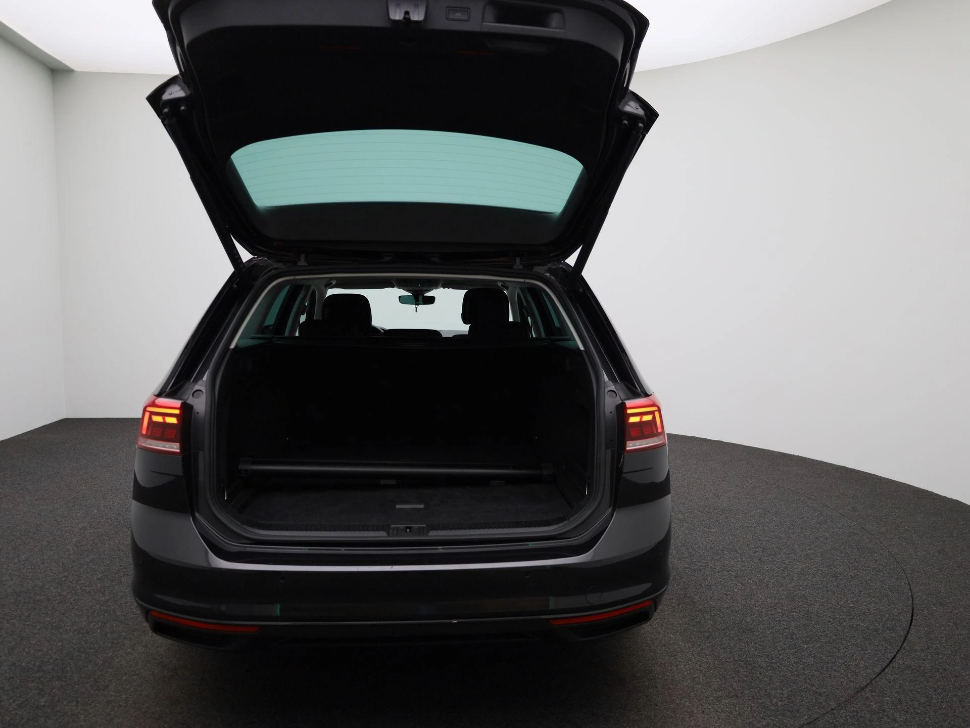 Volkswagen-Passat-image-12