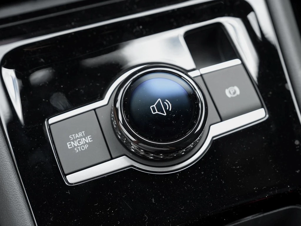 Volkswagen Tiguan R-Line 2.0TDI AHV Trailer Ass. Discover