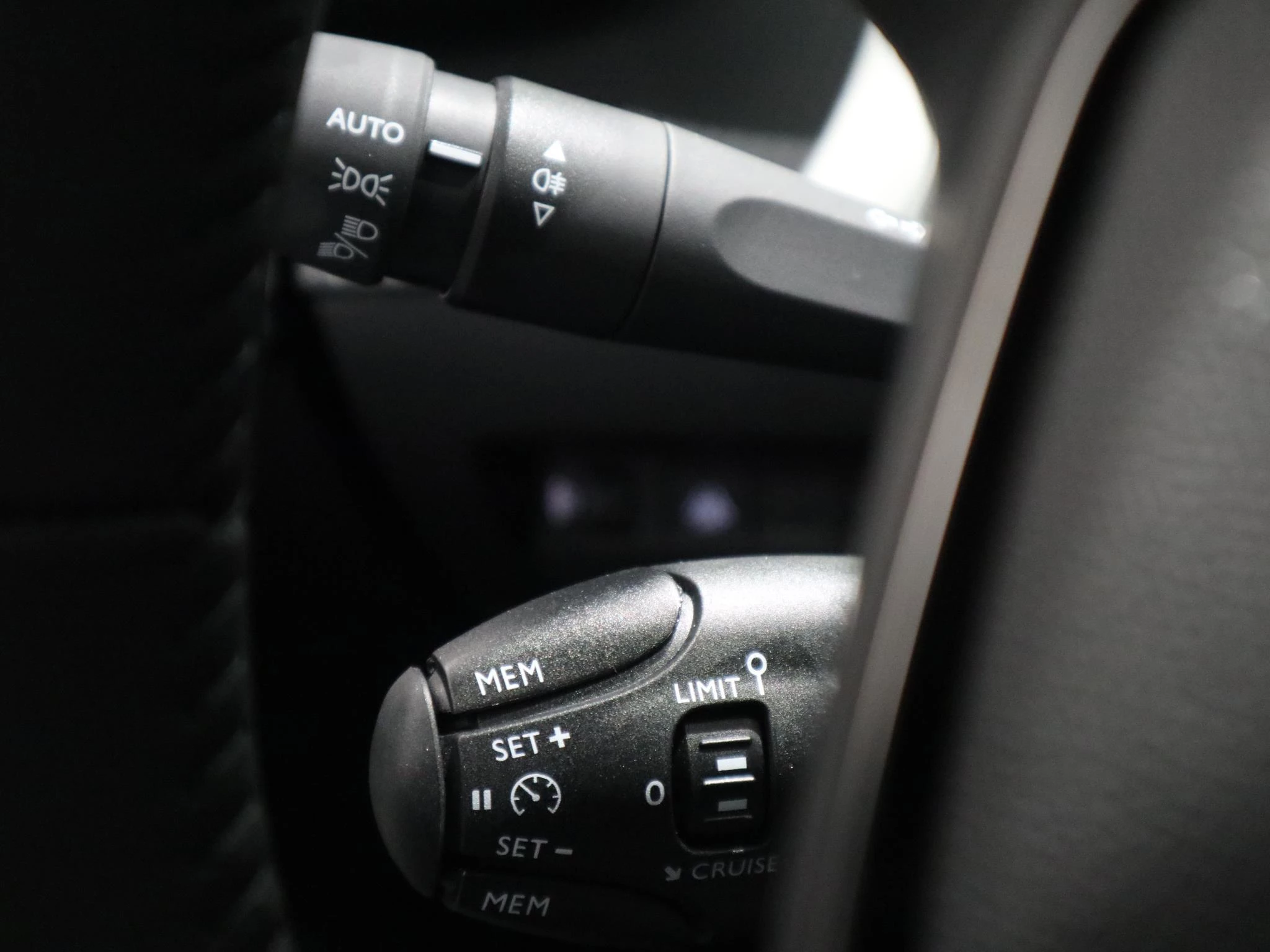 Peugeot-e-208-image-14