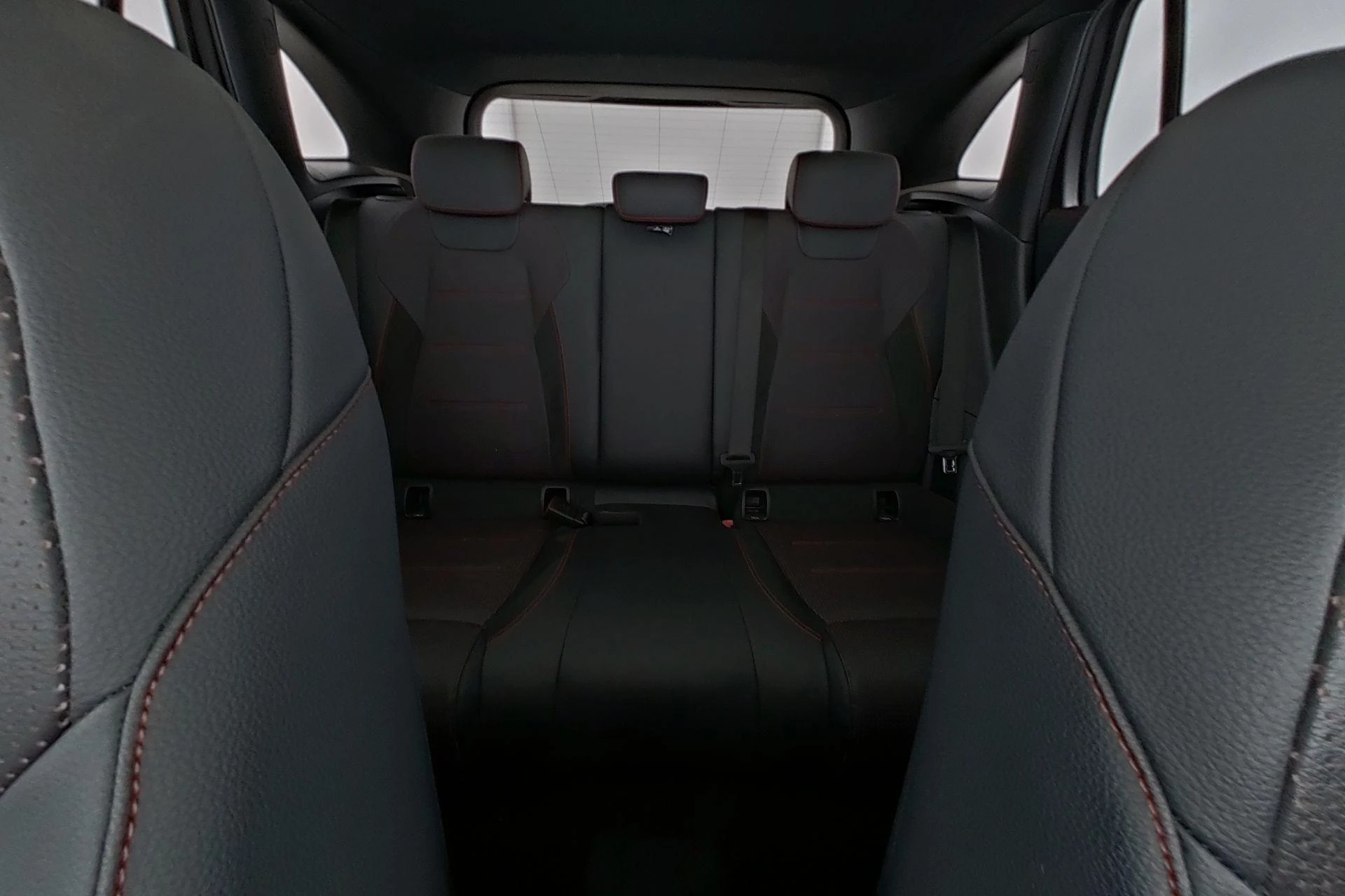 Mercedes-Benz GLA 180 d AMG Line + SPECIAL EDITION + LEDER + PANO + MULTIBEAM +