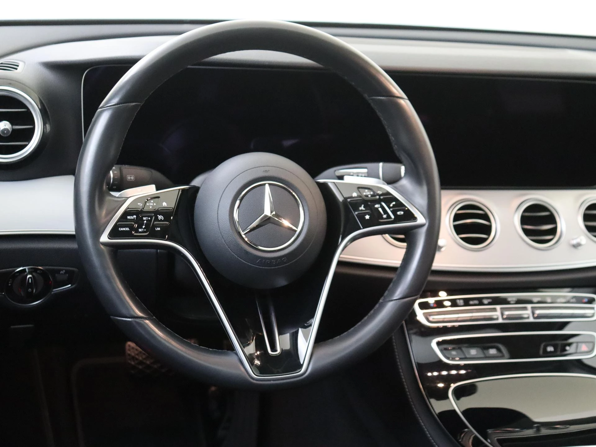 Mercedes-Benz-E-Klasse-image-10