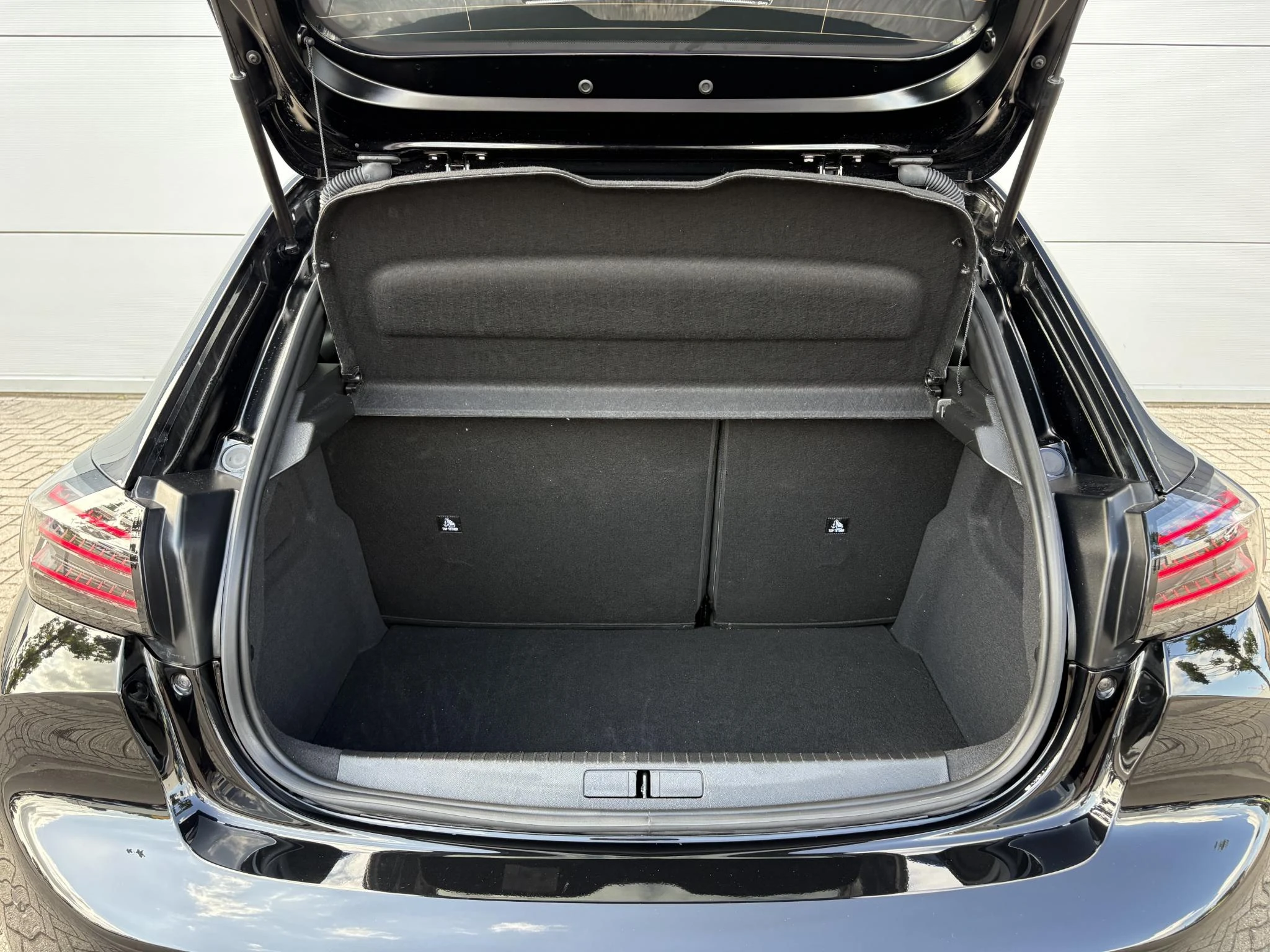 Peugeot-e-2008-image-13
