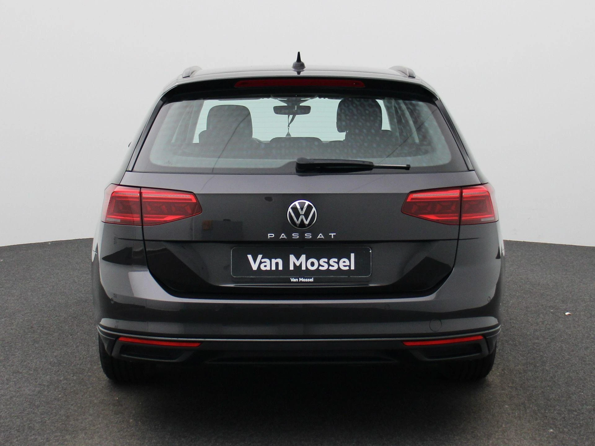 Volkswagen-Passat-image-4