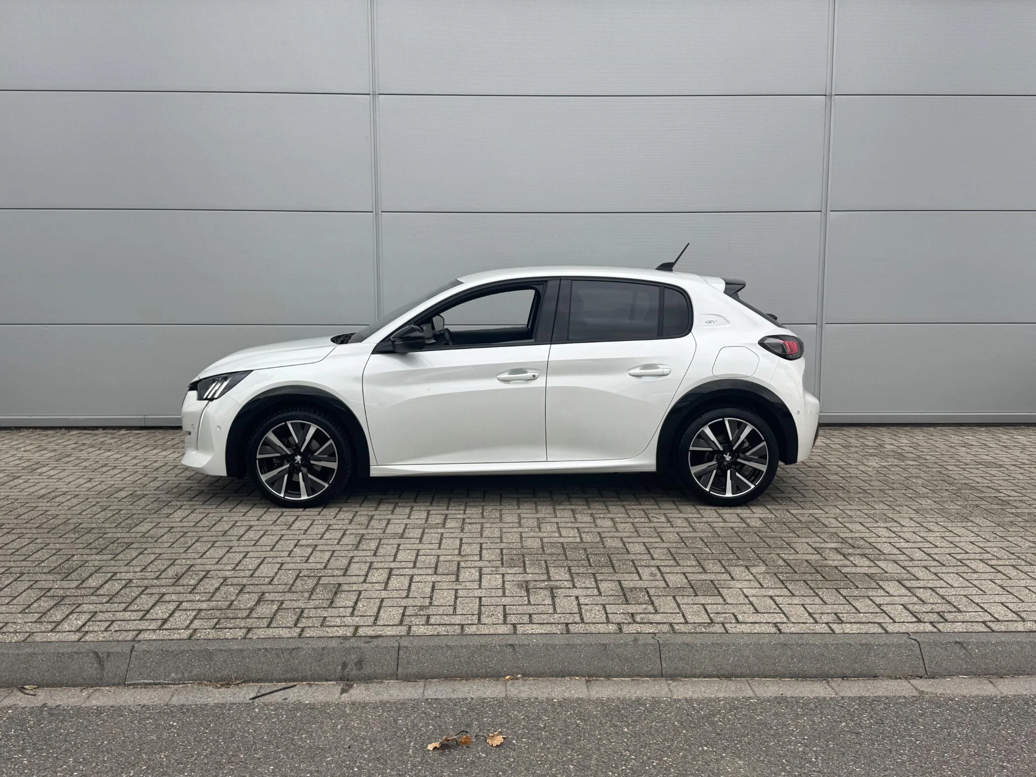 Peugeot-208-image-2