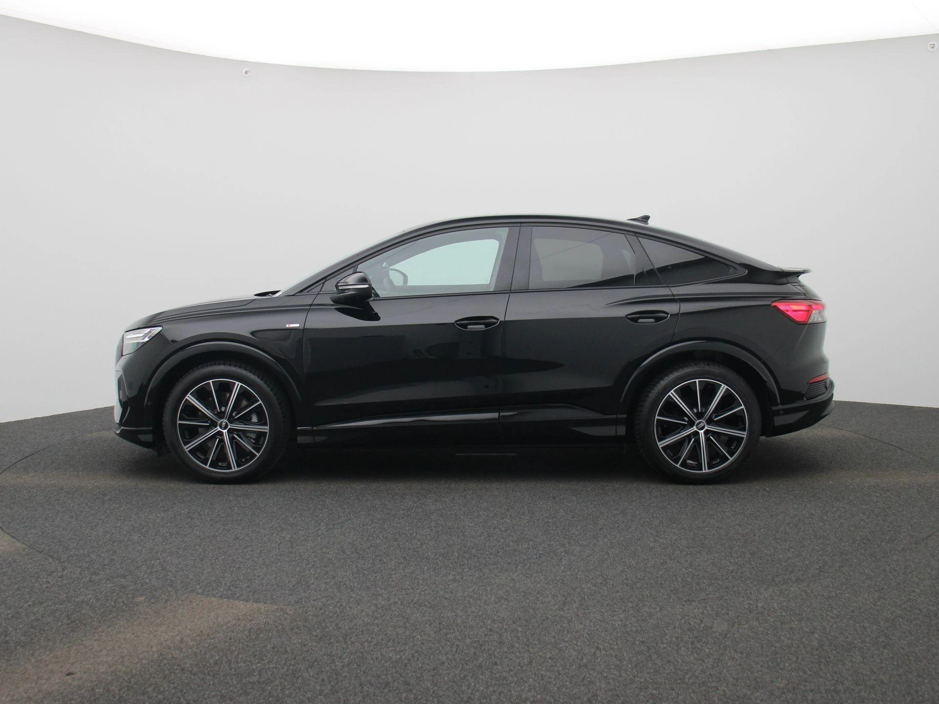 Audi-Q4 Sportback e-tron-image-3