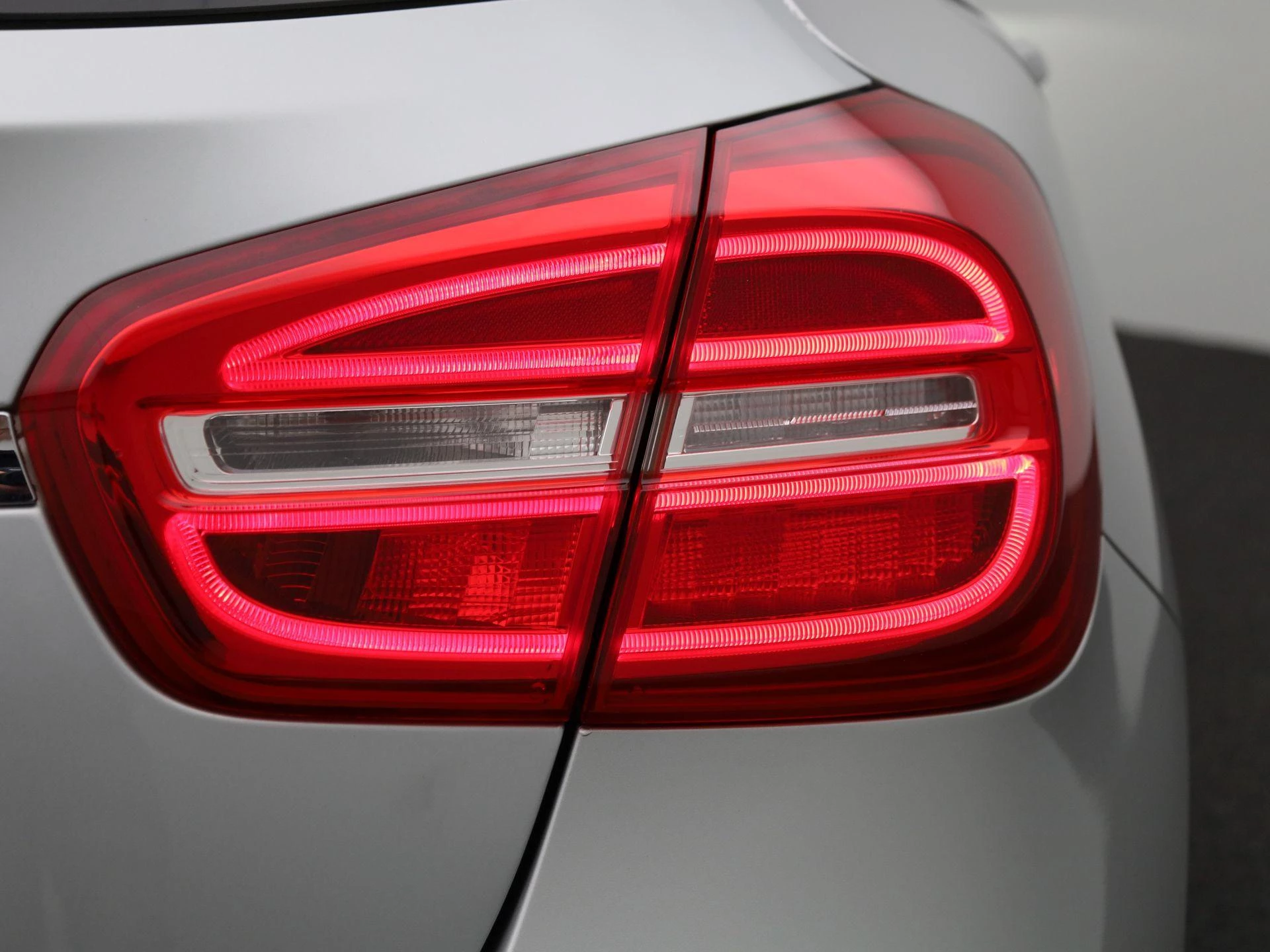 Mercedes-Benz-GLA-image-40