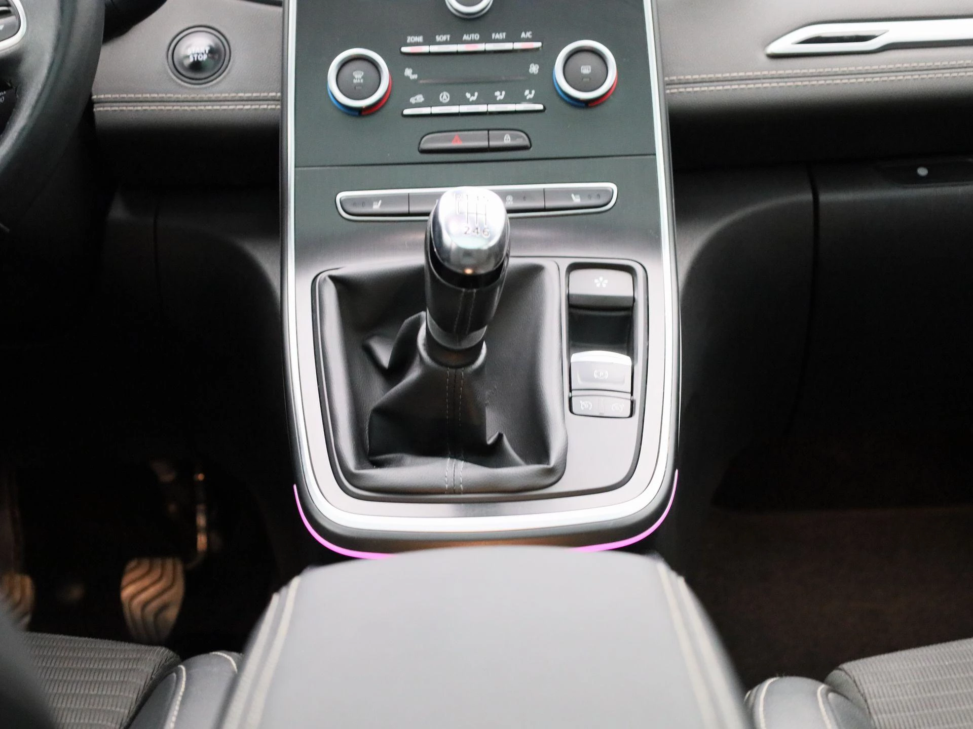 Renault-Scénic-image-9