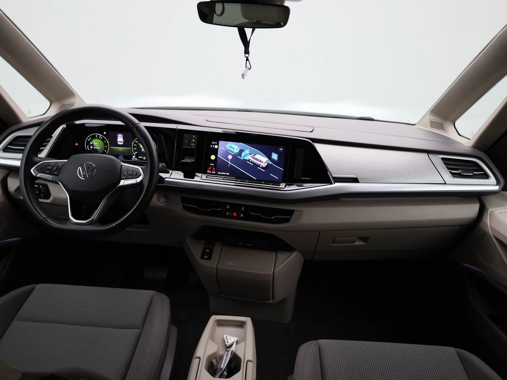 Volkswagen-Multivan-image-35