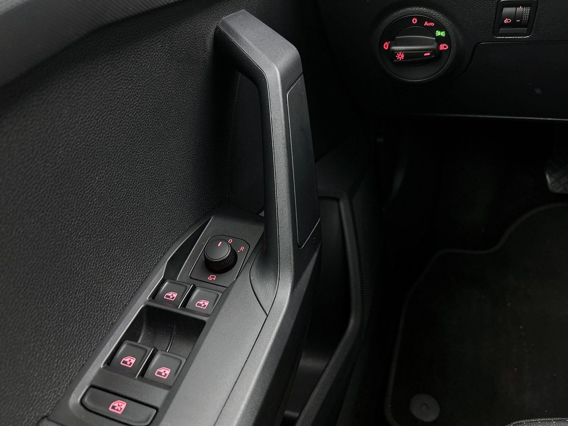 SEAT-Arona-image-27