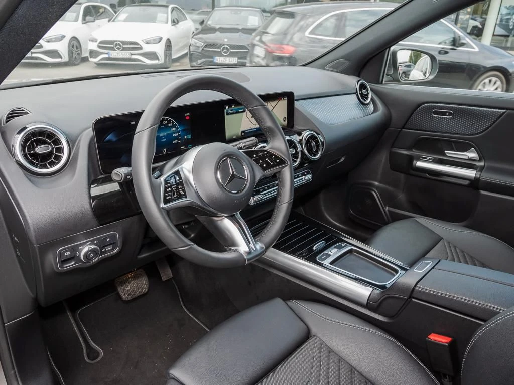 Mercedes-Benz-GLA 200-image-7