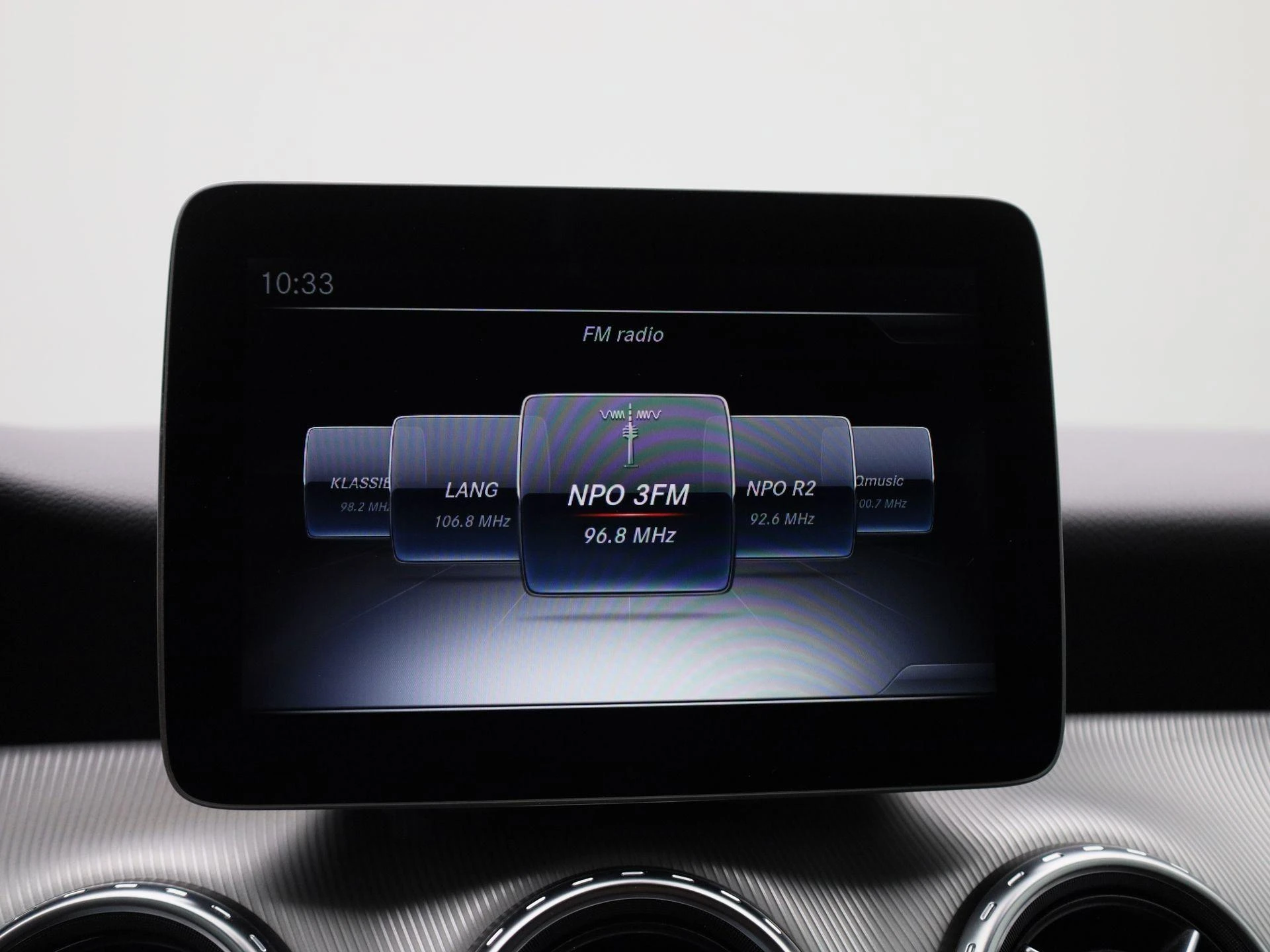 Mercedes-Benz-GLA-image-22
