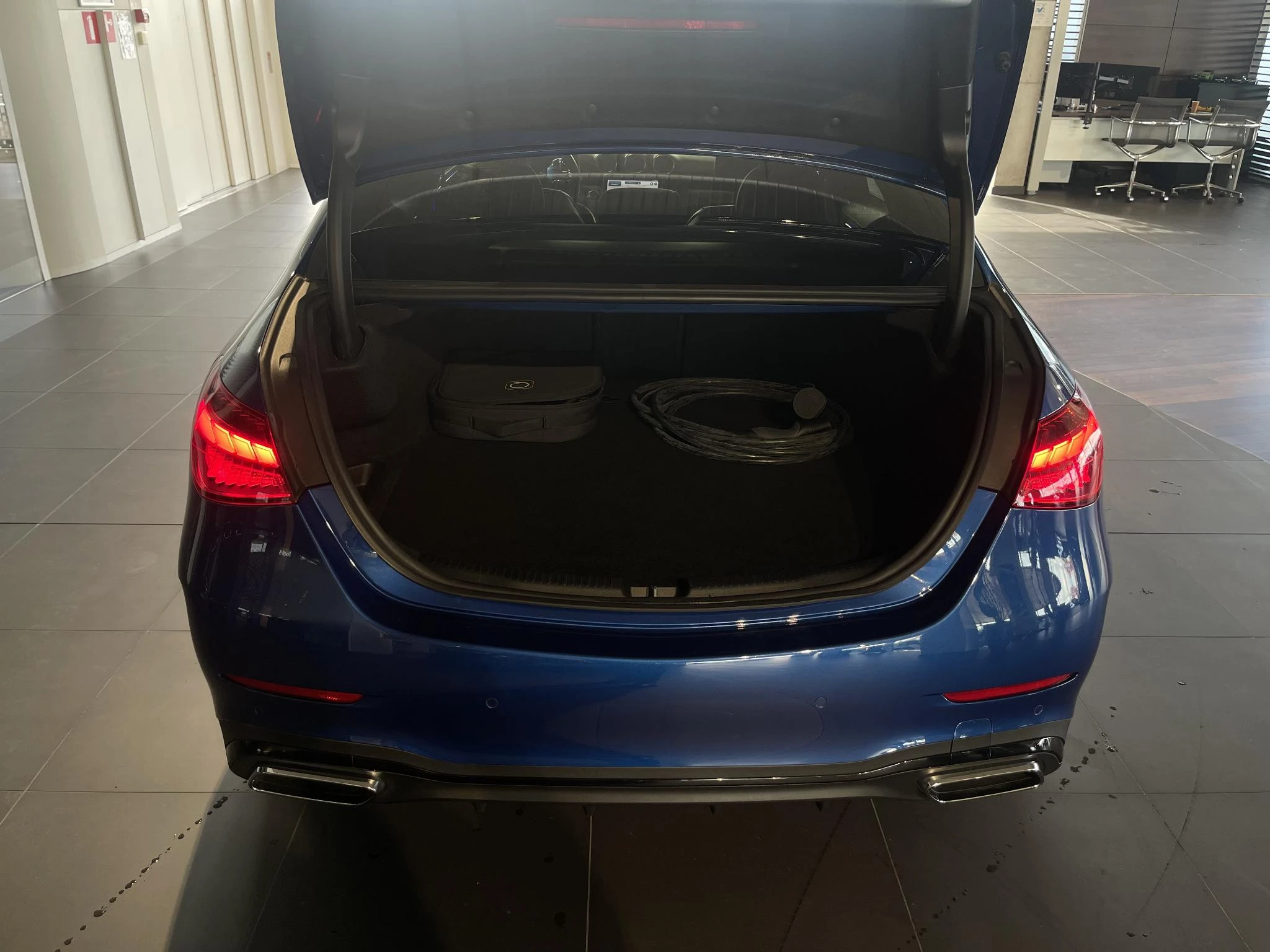 Mercedes-Benz-C-Klasse-image-5