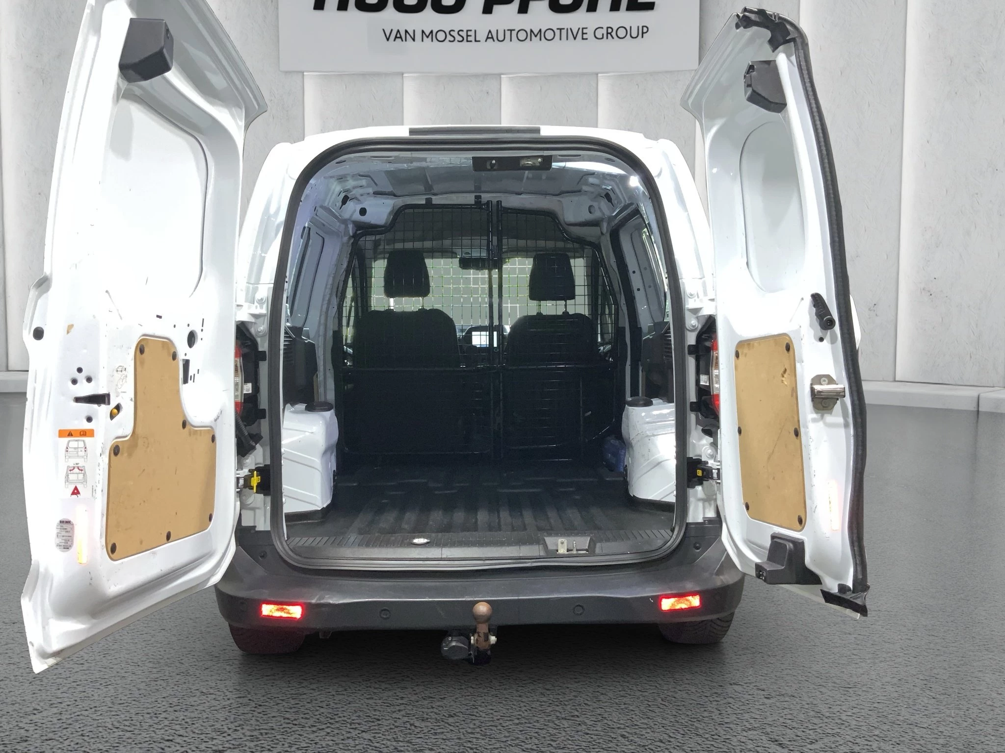 Ford-Transit Courier-image-15