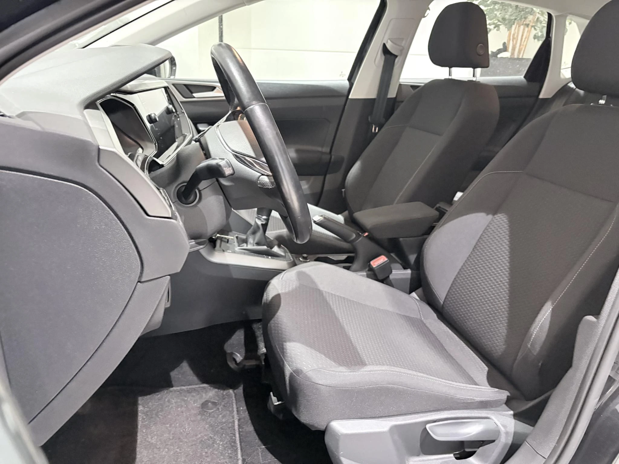Volkswagen-Polo-image-9