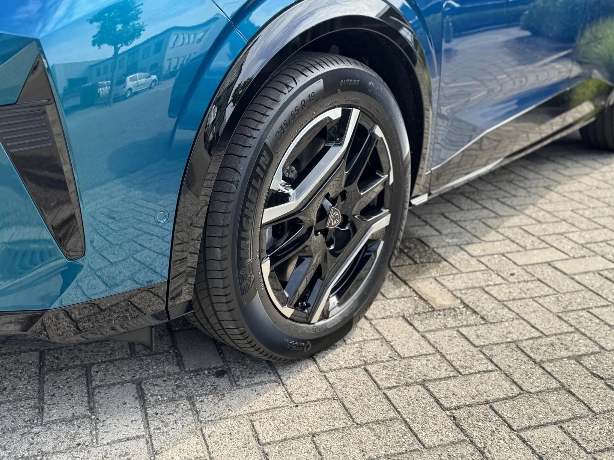 Peugeot e-3008 GT Long Range 230 97 kWh