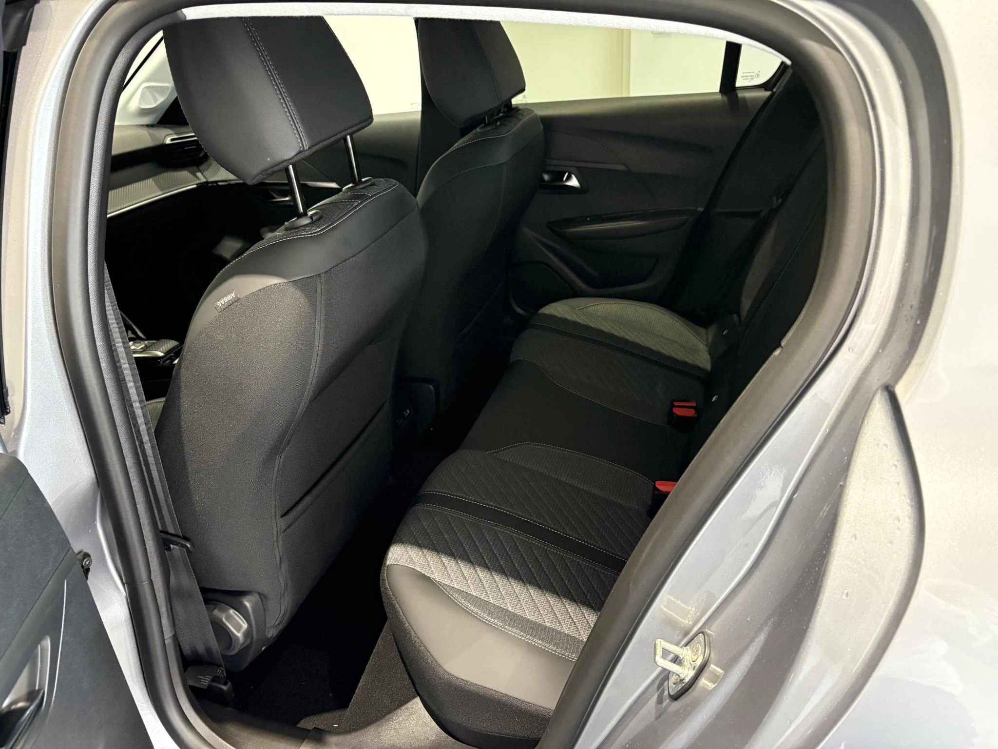 Peugeot 208 1.2 Hybrid 110 e-DCS6 Allure