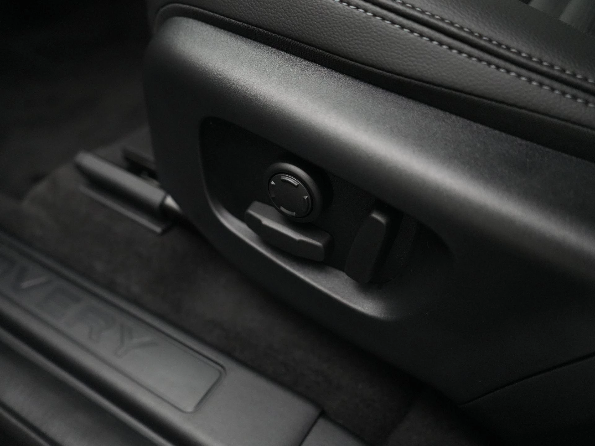 Land Rover-Discovery Sport-image-35