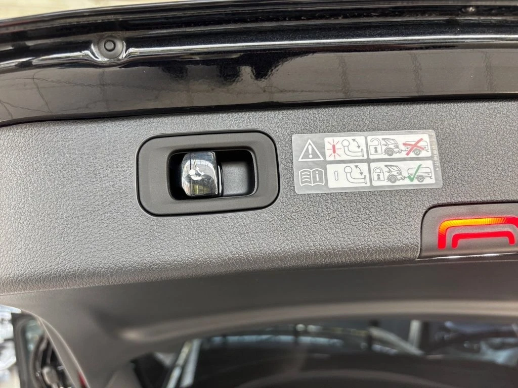 Mercedes-Benz-C-Klasse 300 d-image-19