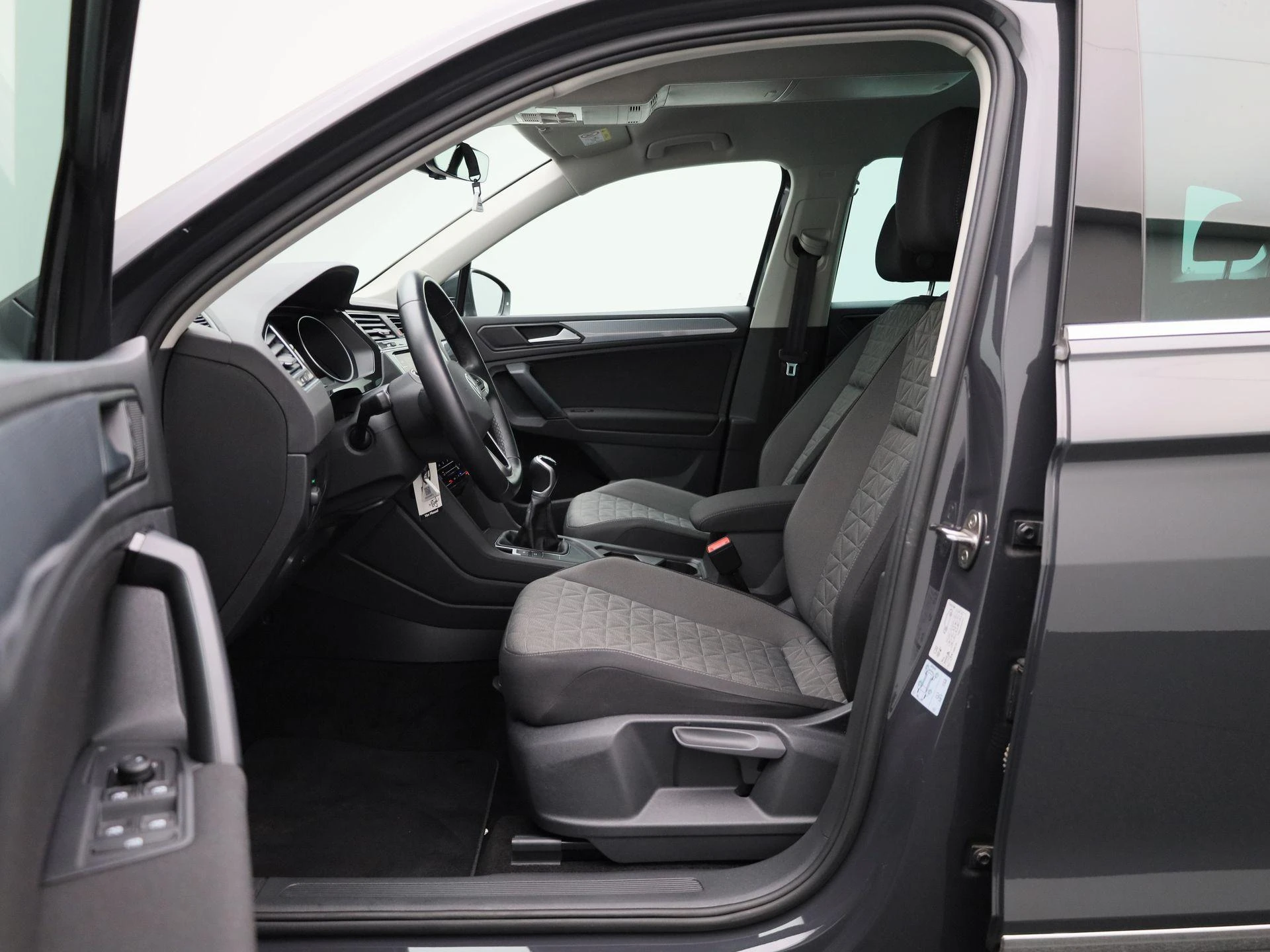 Volkswagen-Tiguan-image-8