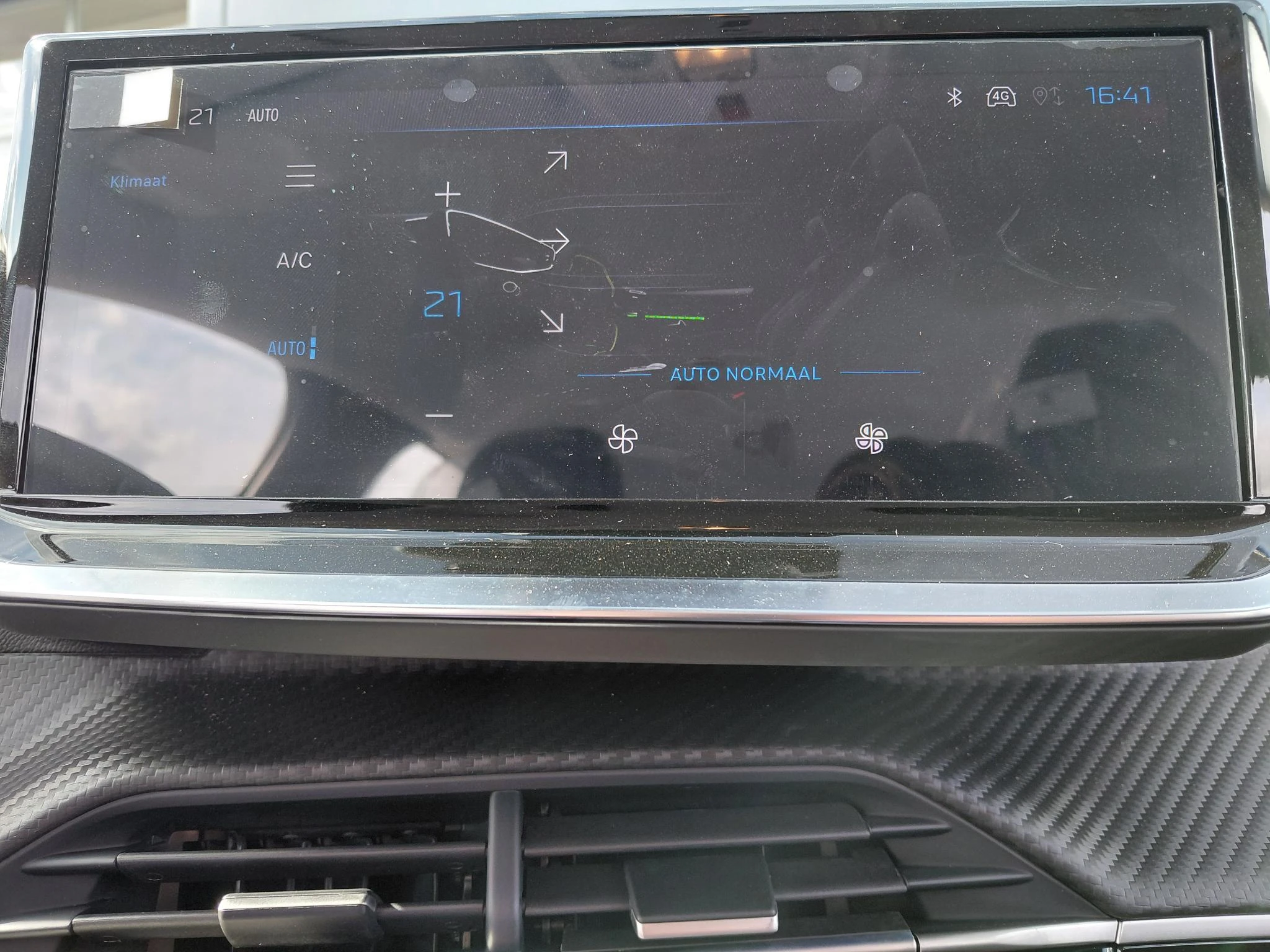 Peugeot-208-image-13