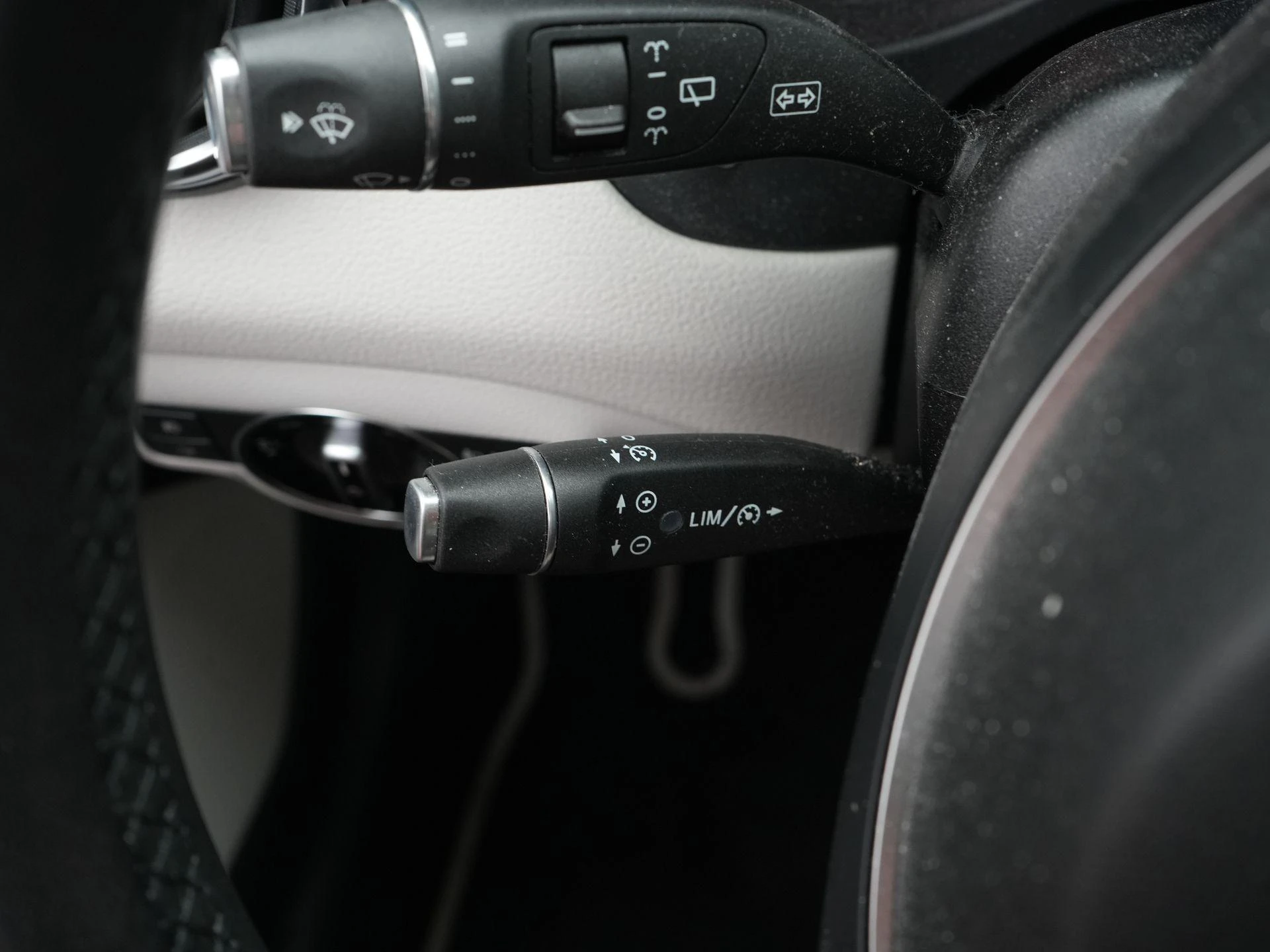 Mercedes-Benz-GLA-image-21