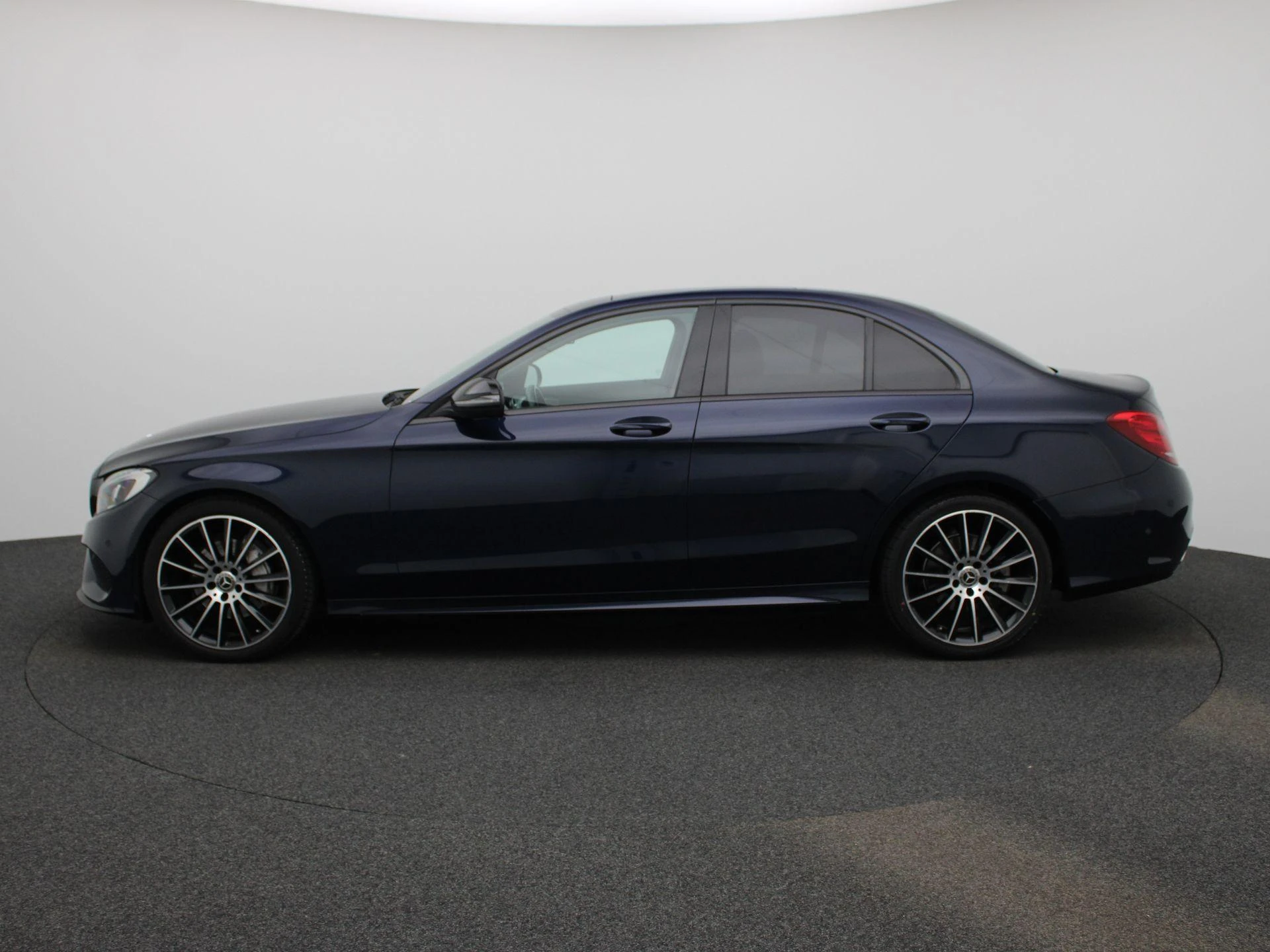 Mercedes-Benz-C-Klasse-image-3