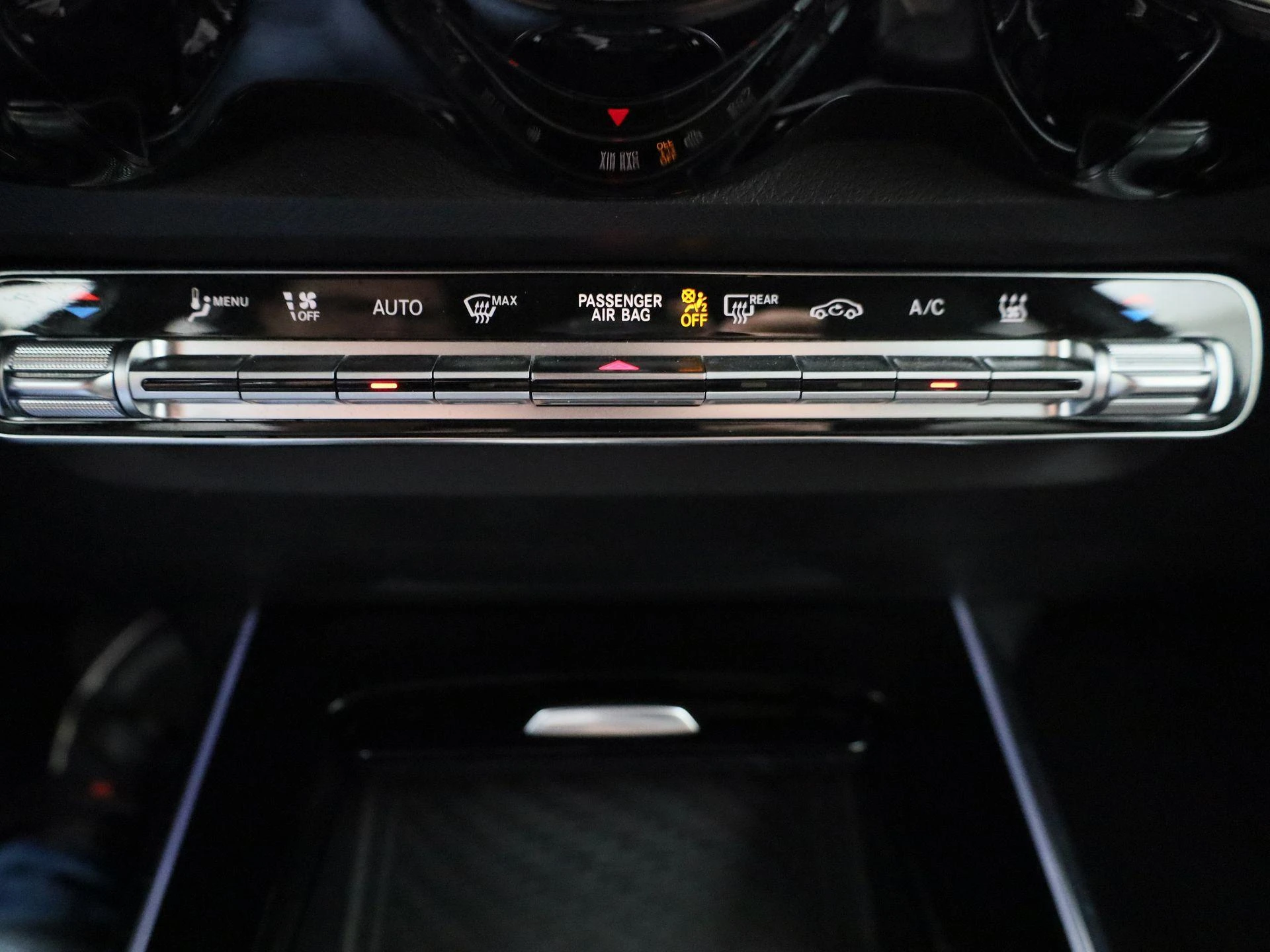 Mercedes-Benz-EQB-image-24