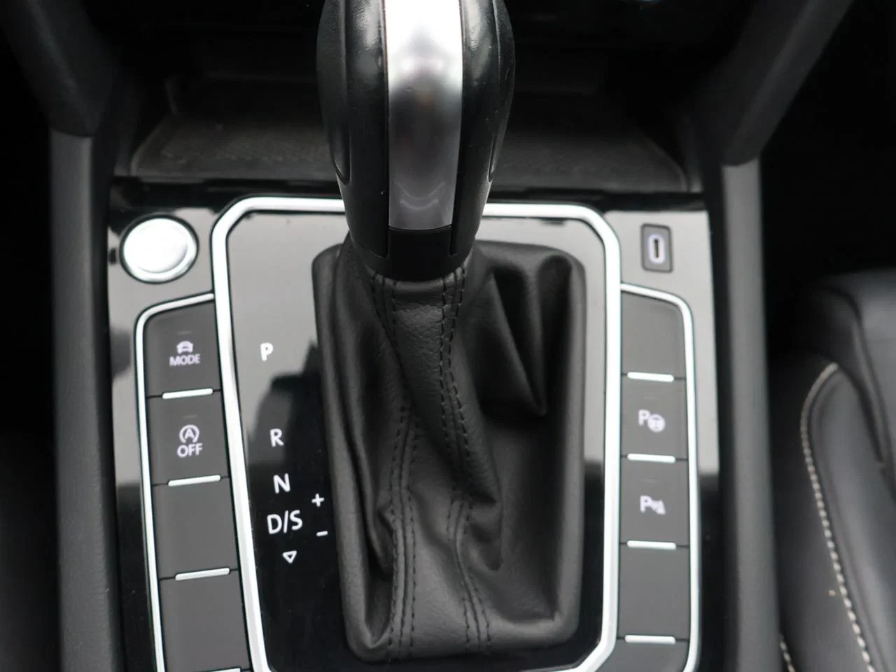 Volkswagen-Passat-image-28