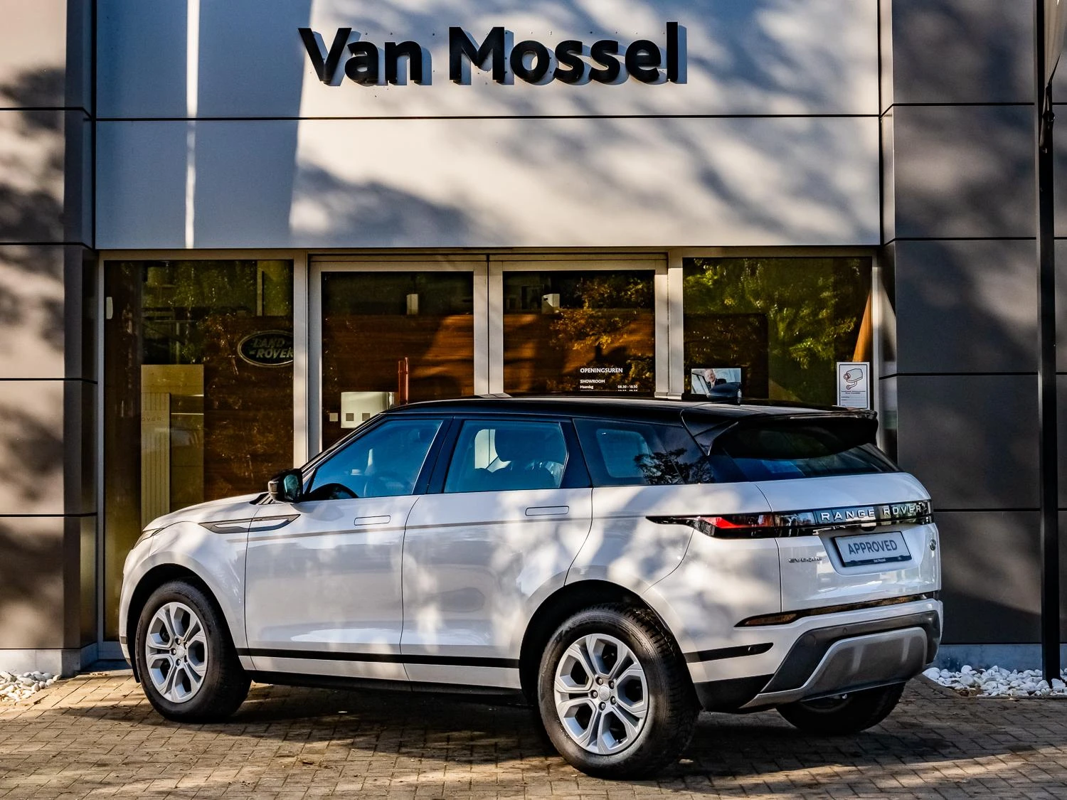 Land Rover-Range Rover Evoque-image-3