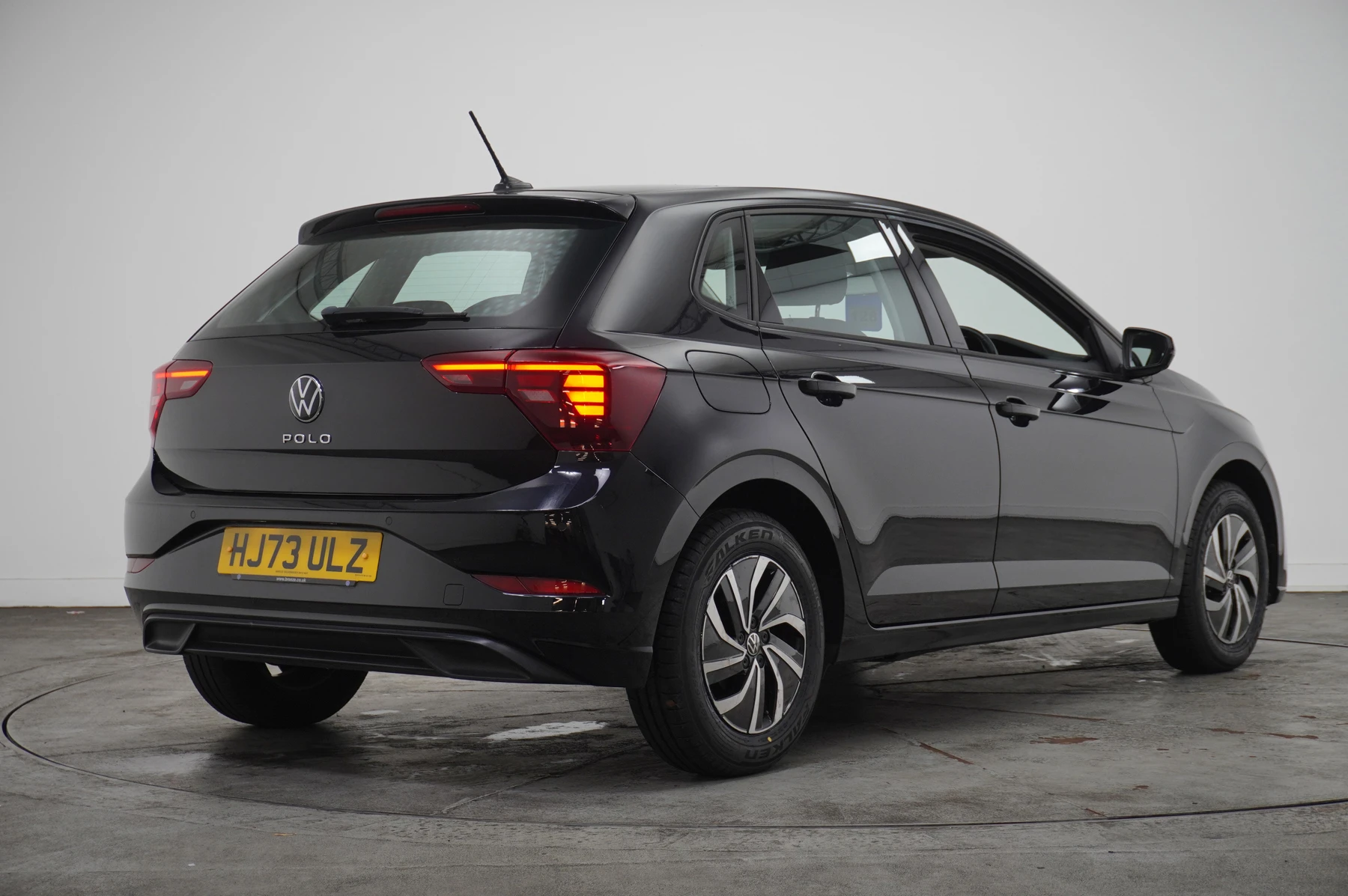 Volkswagen-Polo-image-16