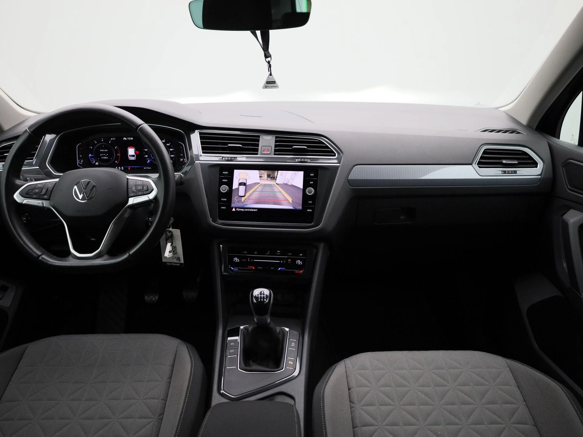 Volkswagen-Tiguan-image-35