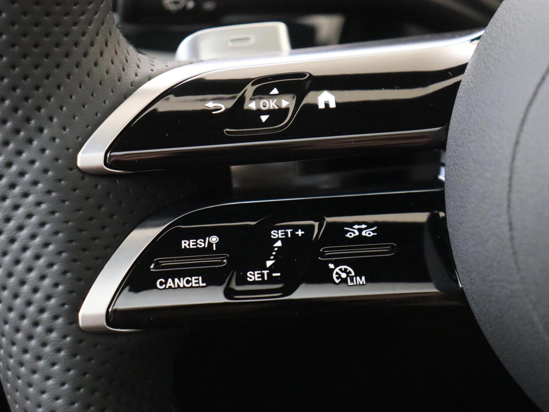 Mercedes-Benz-A-Klasse-image-12