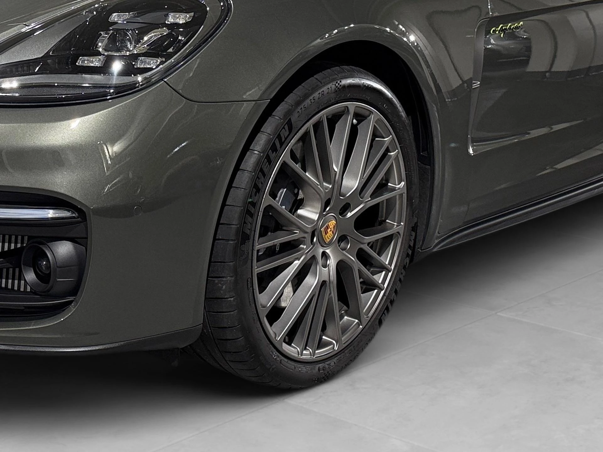 Porsche-Panamera-image-19