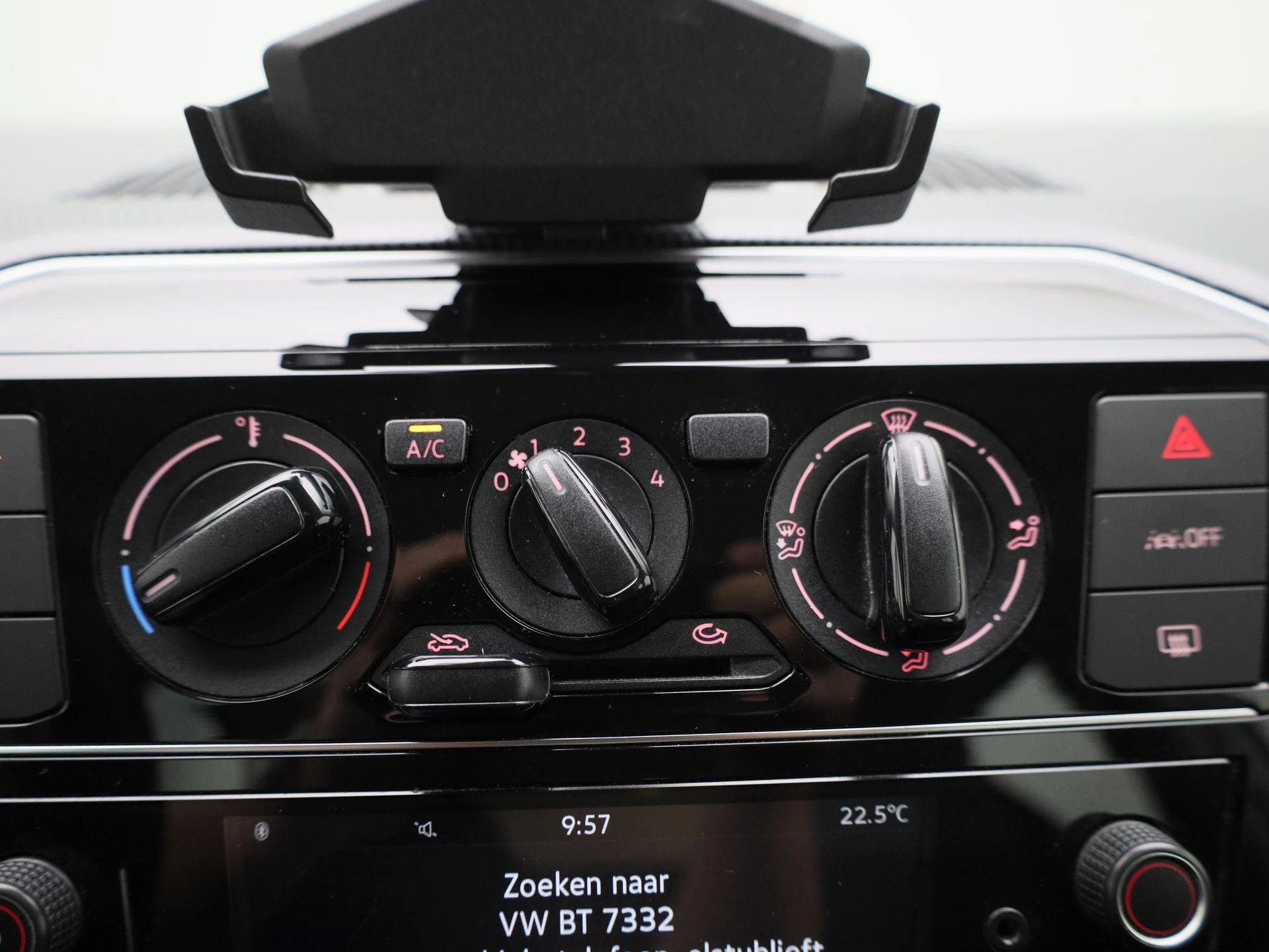 Volkswagen-up!-image-17