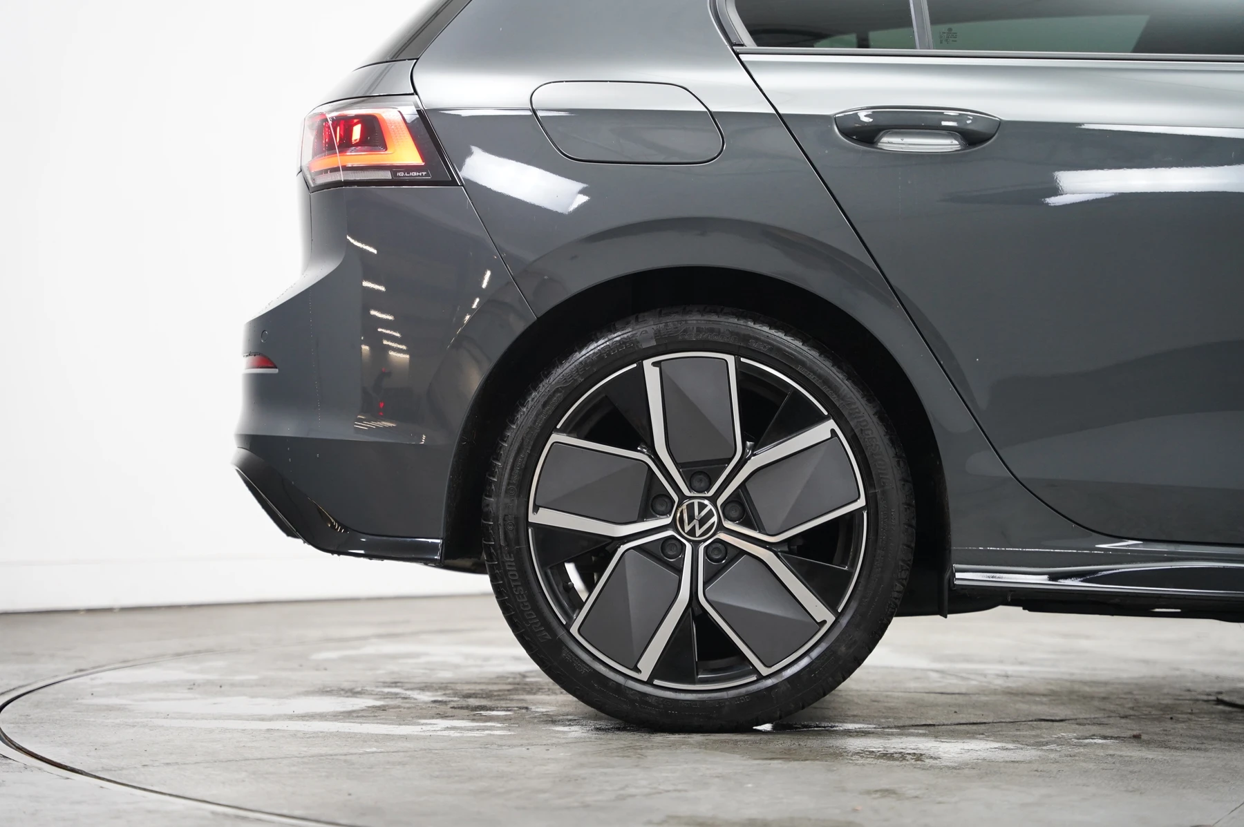 Volkswagen-Golf-image-35