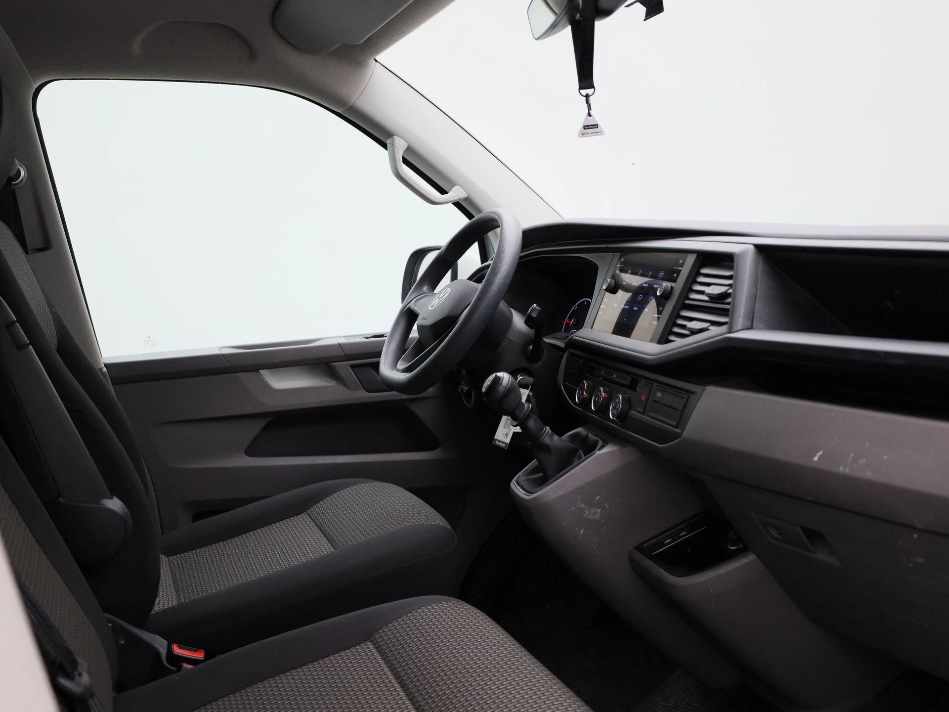 Volkswagen-Transporter-image-33