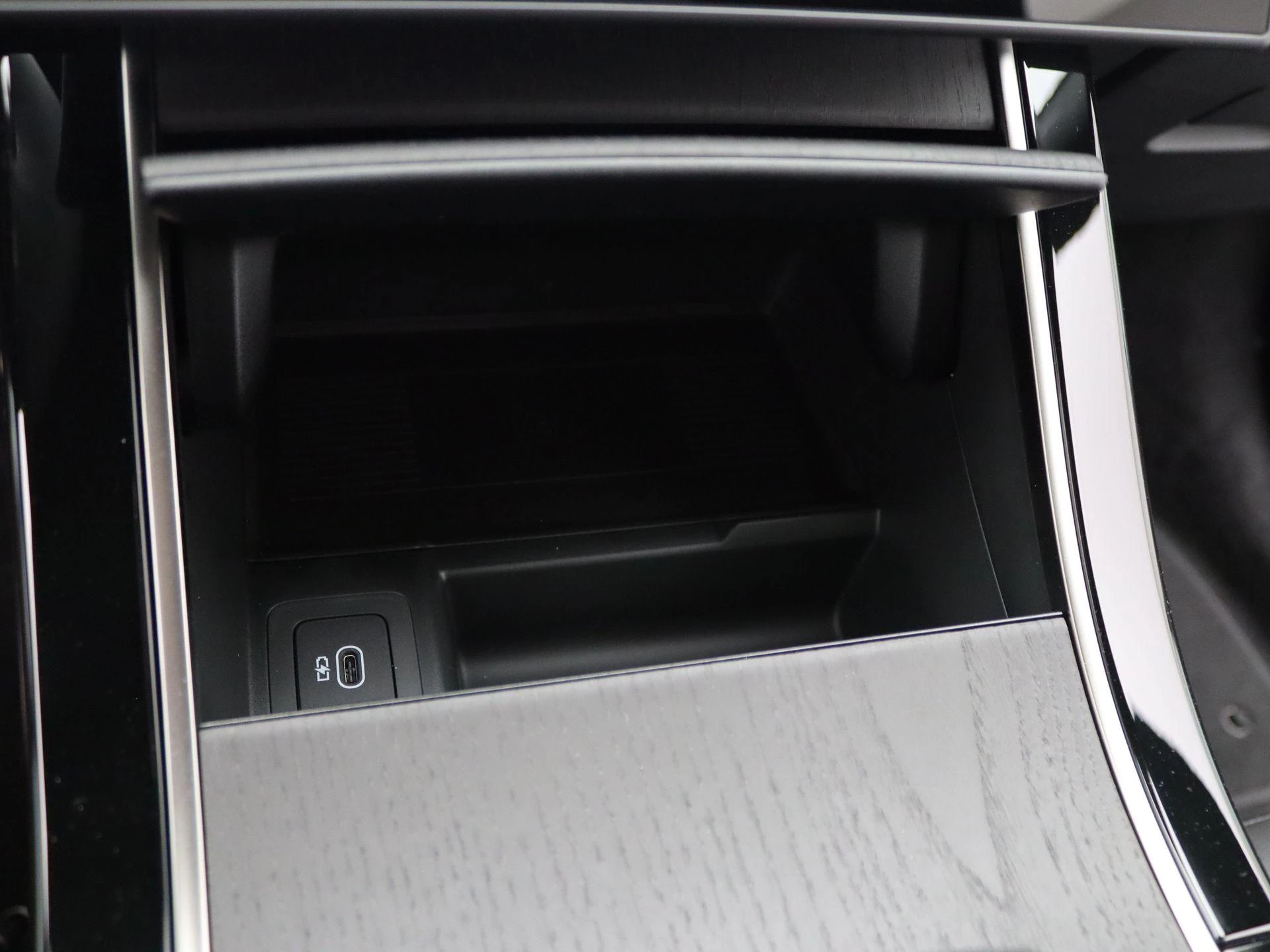 Land Rover-Range Rover Evoque-image-26