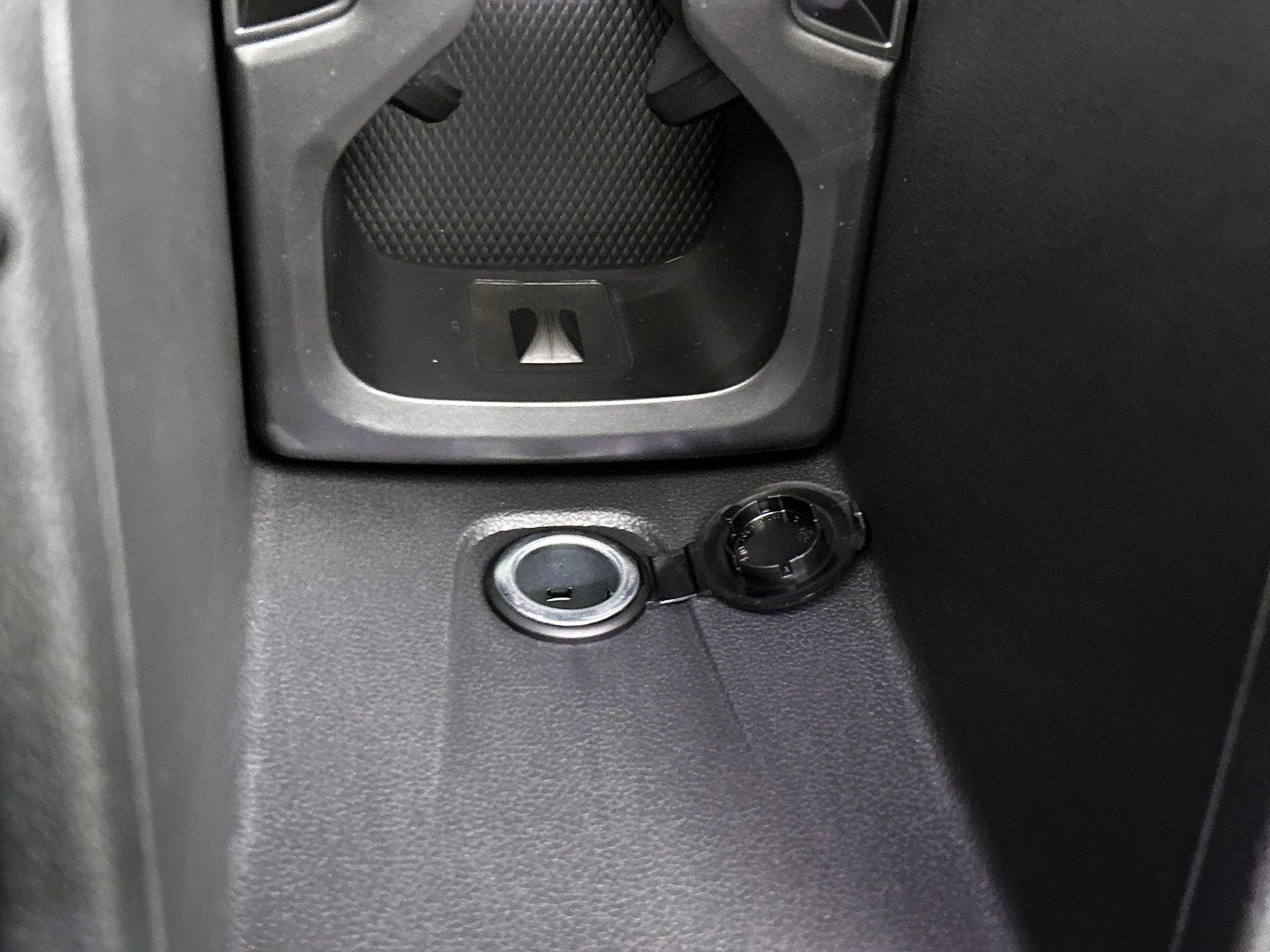 Volkswagen-Tiguan-image-22