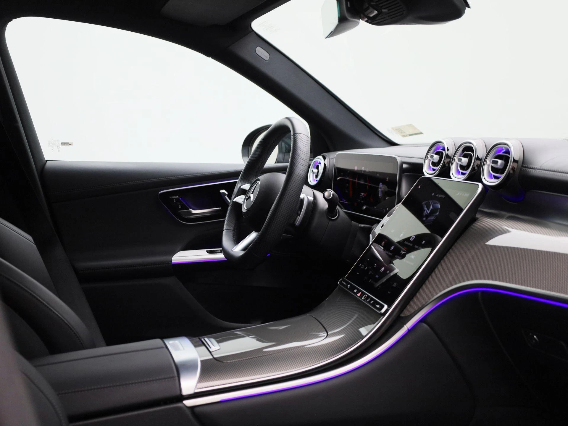 Mercedes-Benz-GLC-image-38