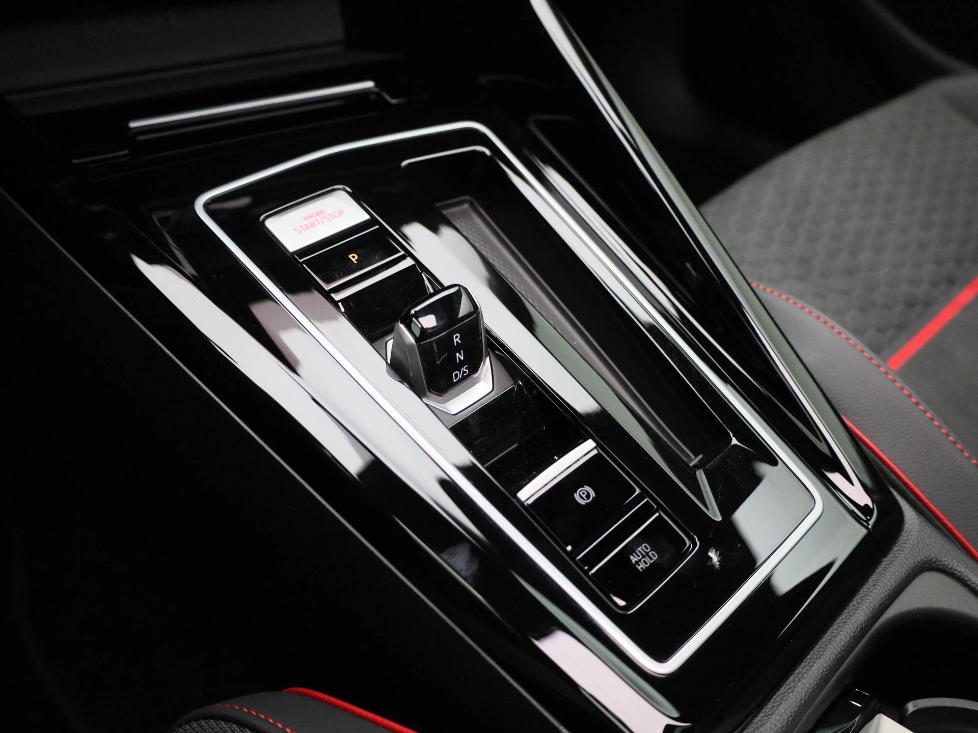 Volkswagen-Golf-image-18