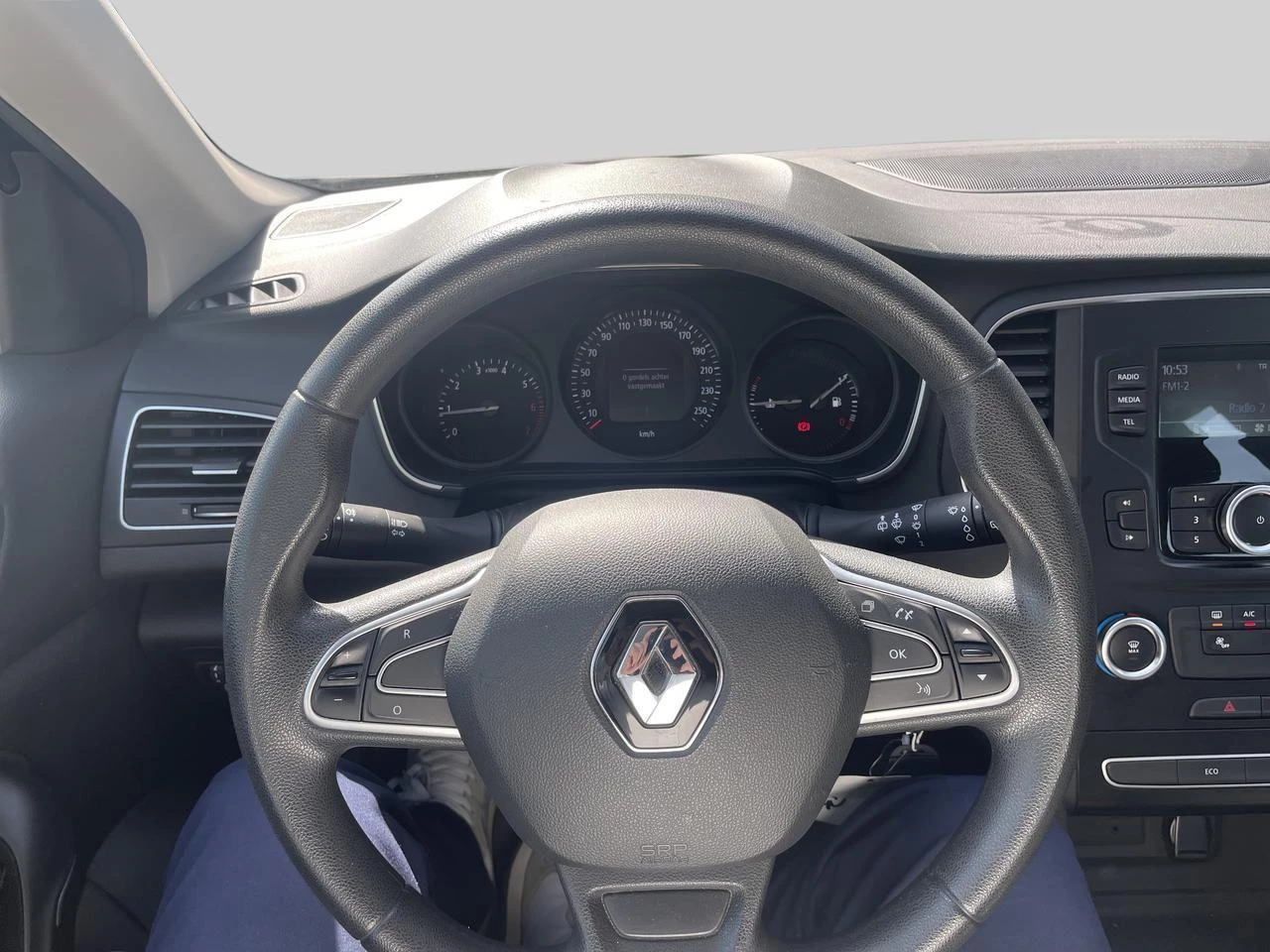 Renault-Mégane Grand Tour-image-9