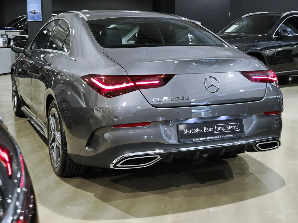 Mercedes-Benz-CLA 200 d-image-5
