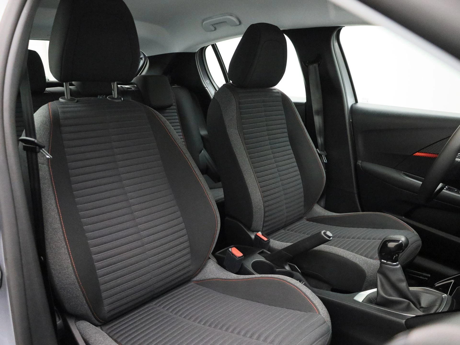 Peugeot-208-image-27