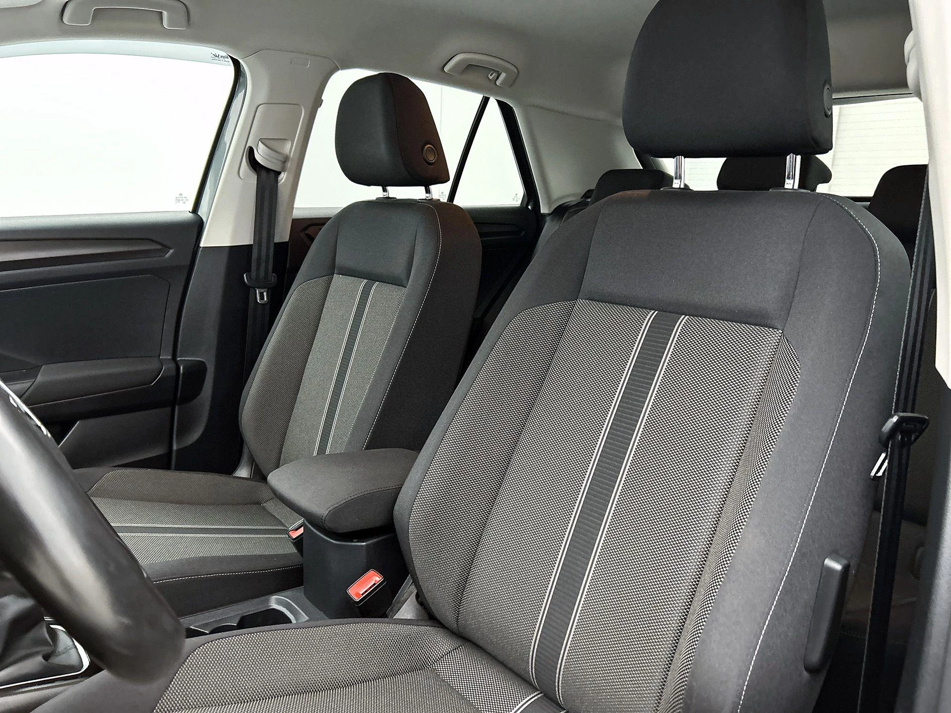 Volkswagen-T-Roc-image-27
