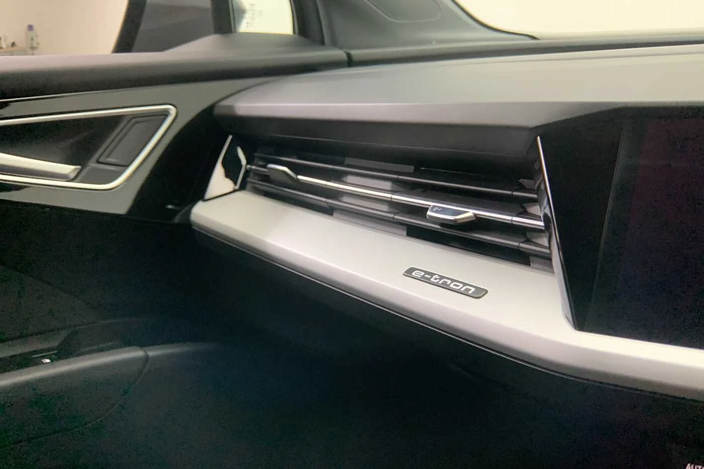 Audi-Q4 e-tron-image-13