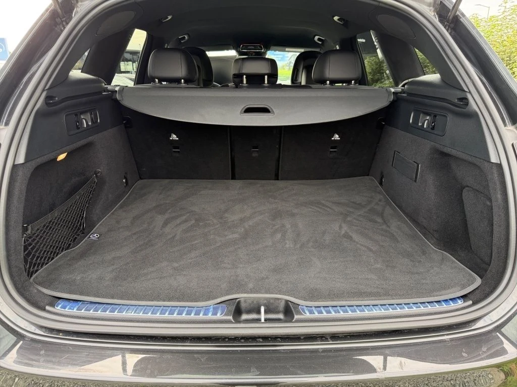 Mercedes-Benz-GLC 300 d-image-13