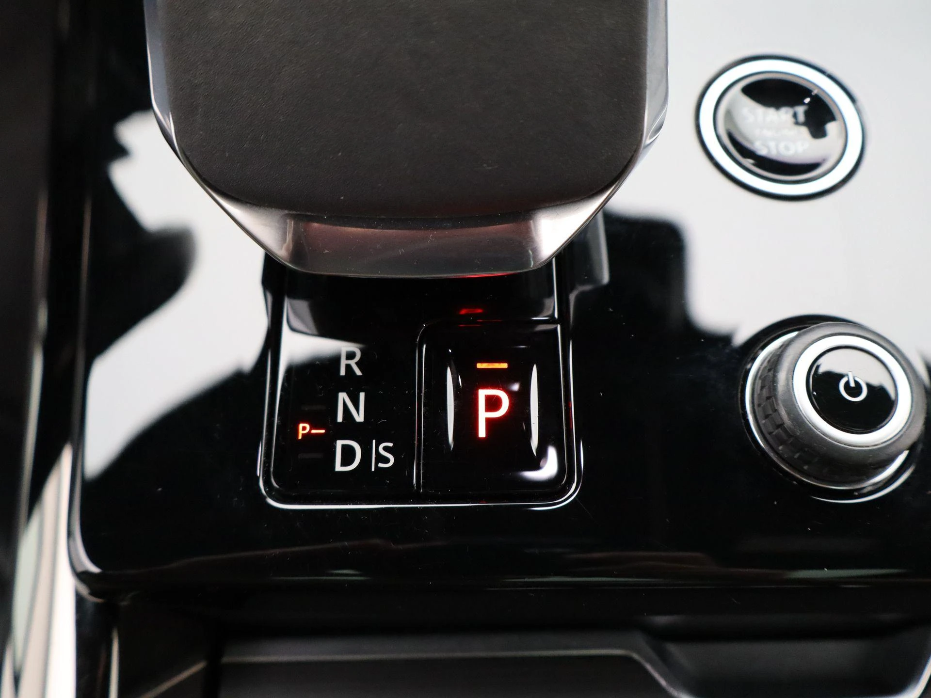 Land Rover-Range Rover Sport-image-22