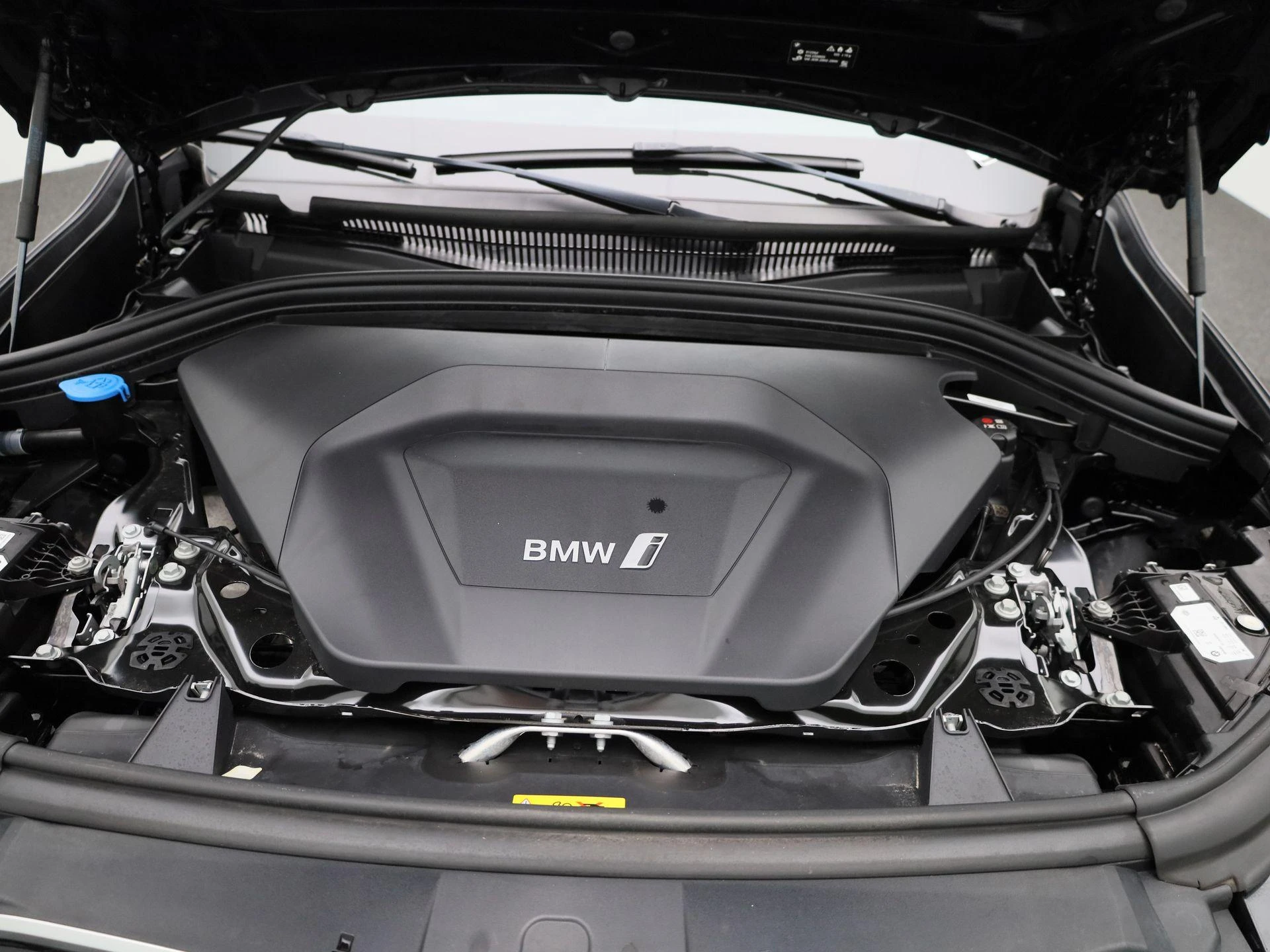 BMW-iX1-image-38